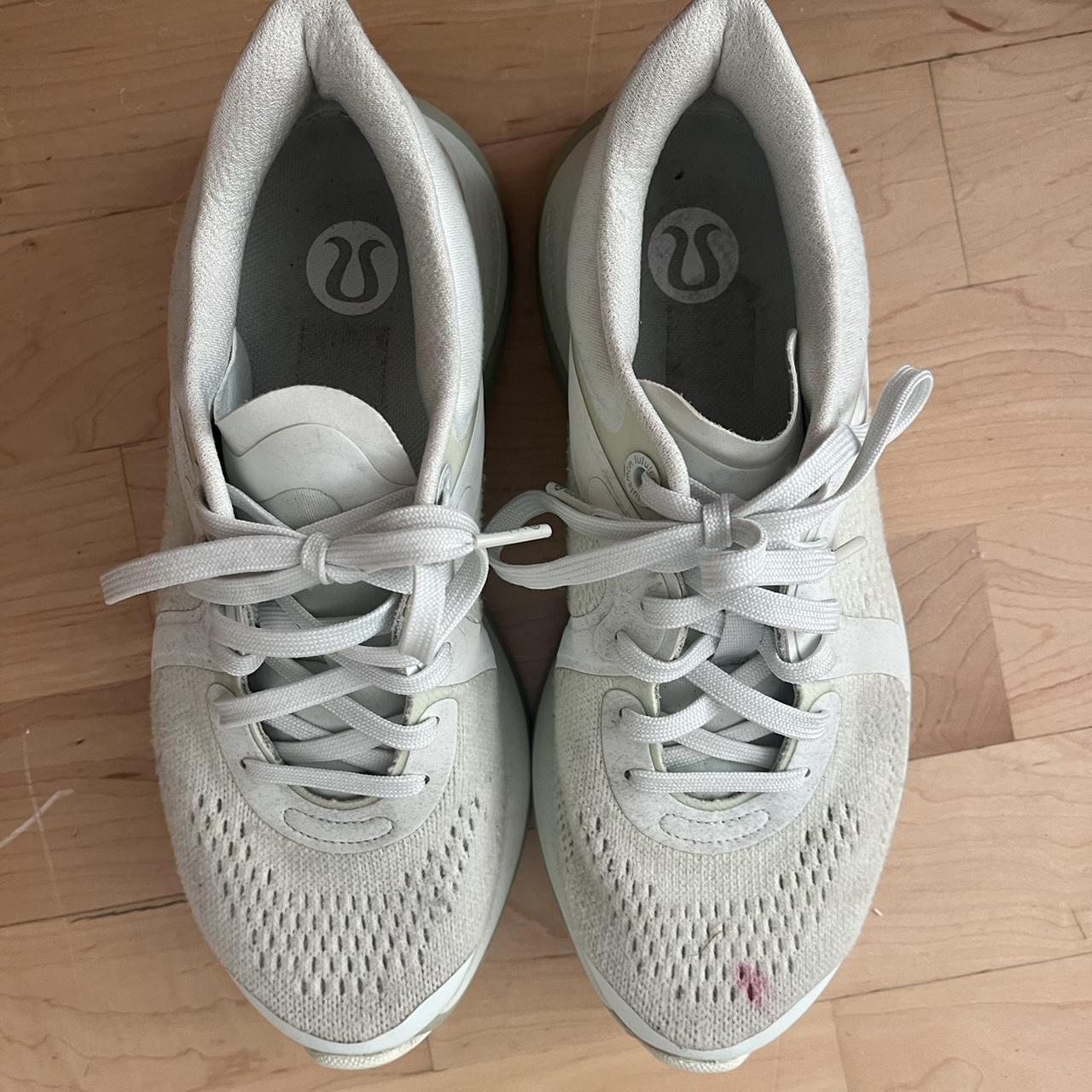 super cute light green lululemon running