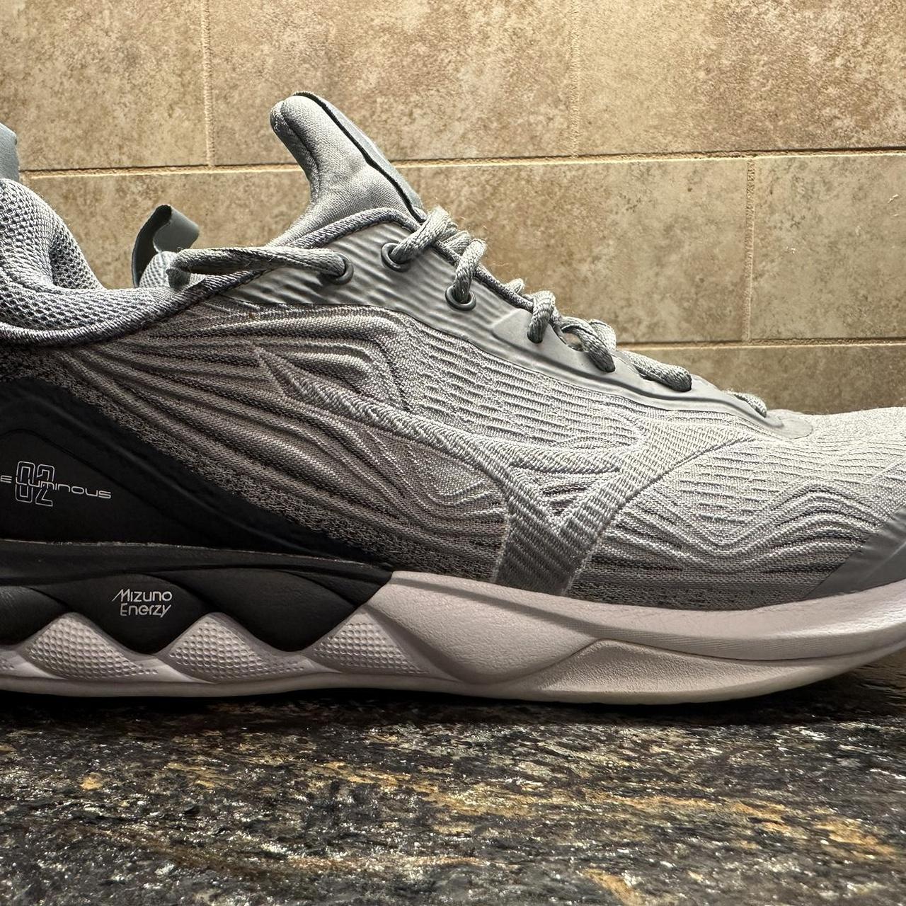 Women’s Mizuno Volleyball Shoes Size 9 Depop