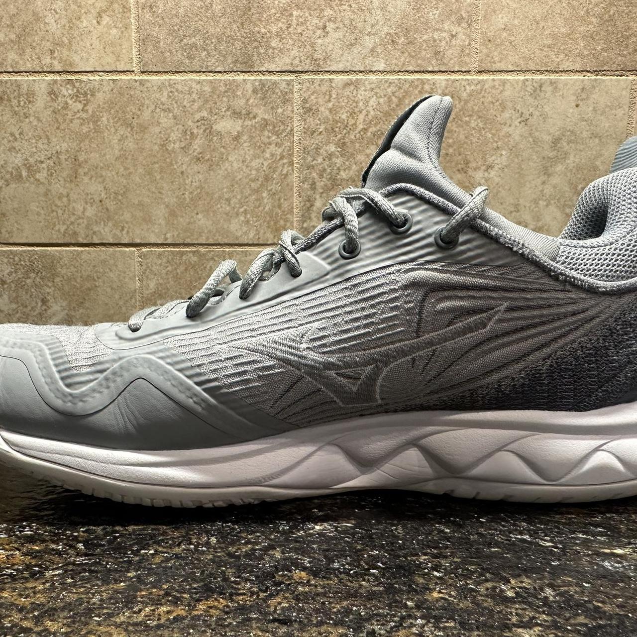 Women’s Mizuno Volleyball Shoes Size 9 - Depop