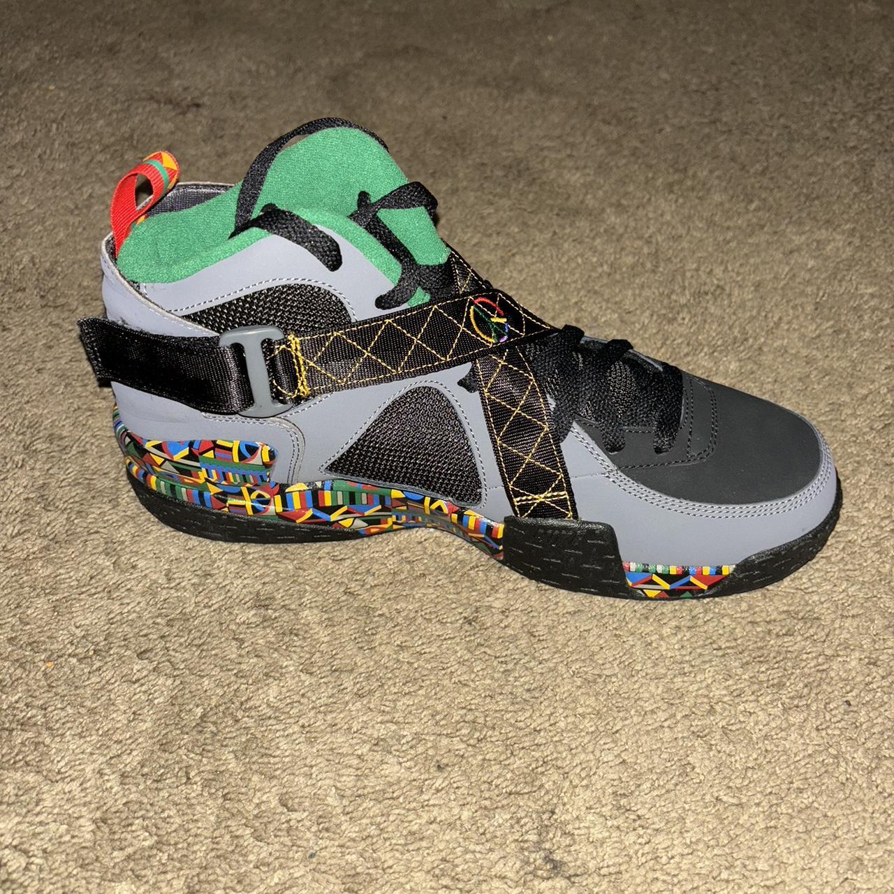 Nike Air raid peace, worn once can see a stain