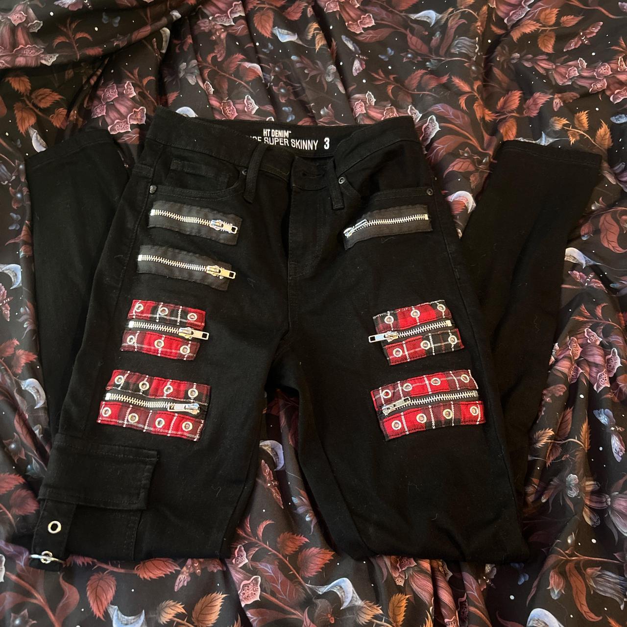 Hot Topic Women's Jeans Black – Black zipper skinny jeans