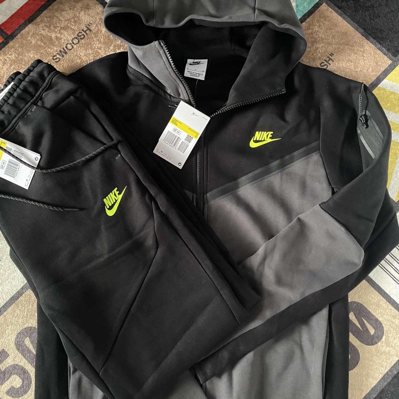 mens black nike tech tracksuit
