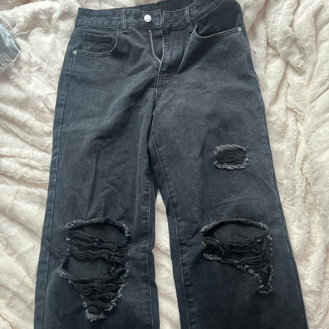 Ripped black cargo pants - Depop
