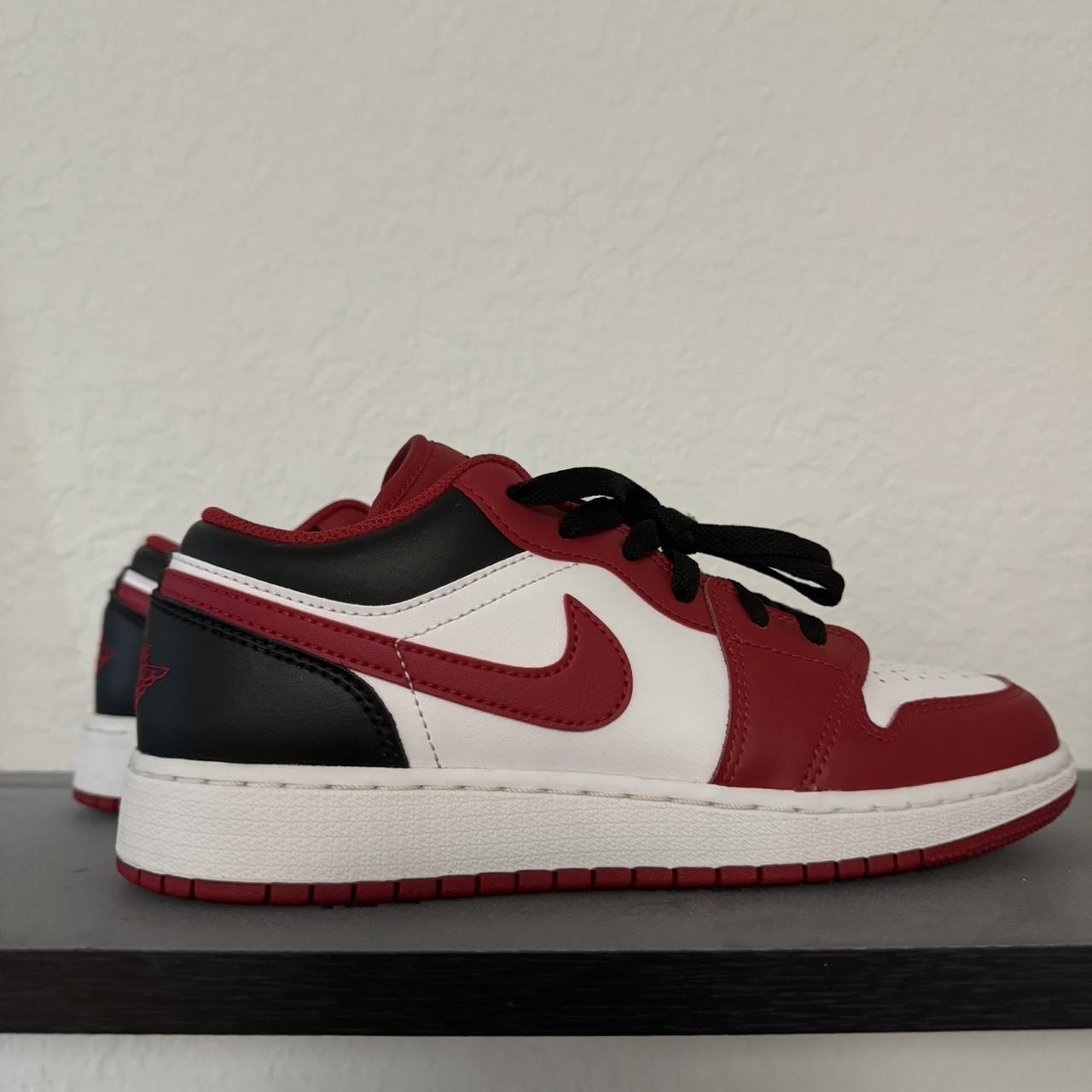 Jordan 1s hotsell womens red