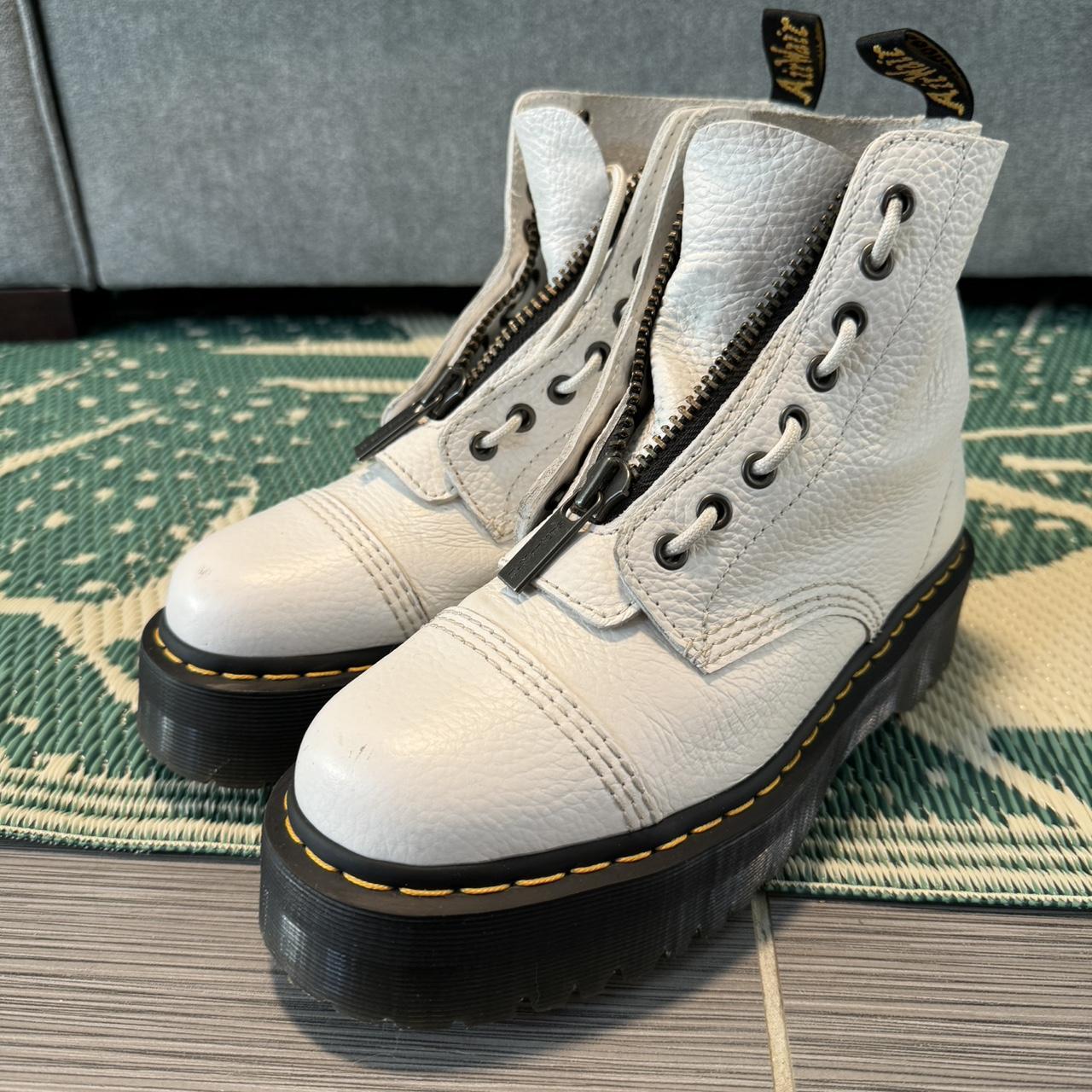 Doc Marten Sinclair Used like new size 9 I bought