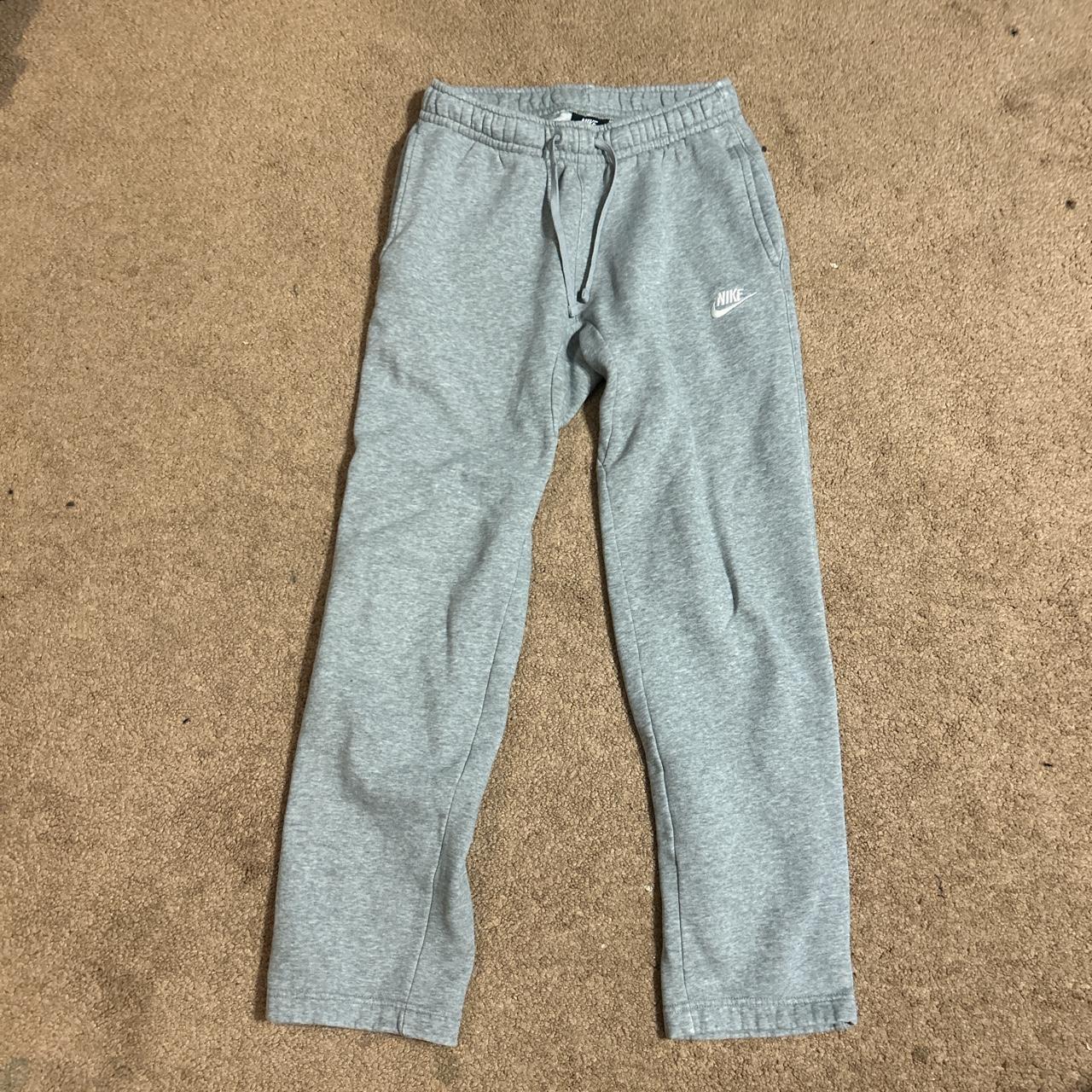 Grey nike sweatpants new with tags 📍Size : - Depop