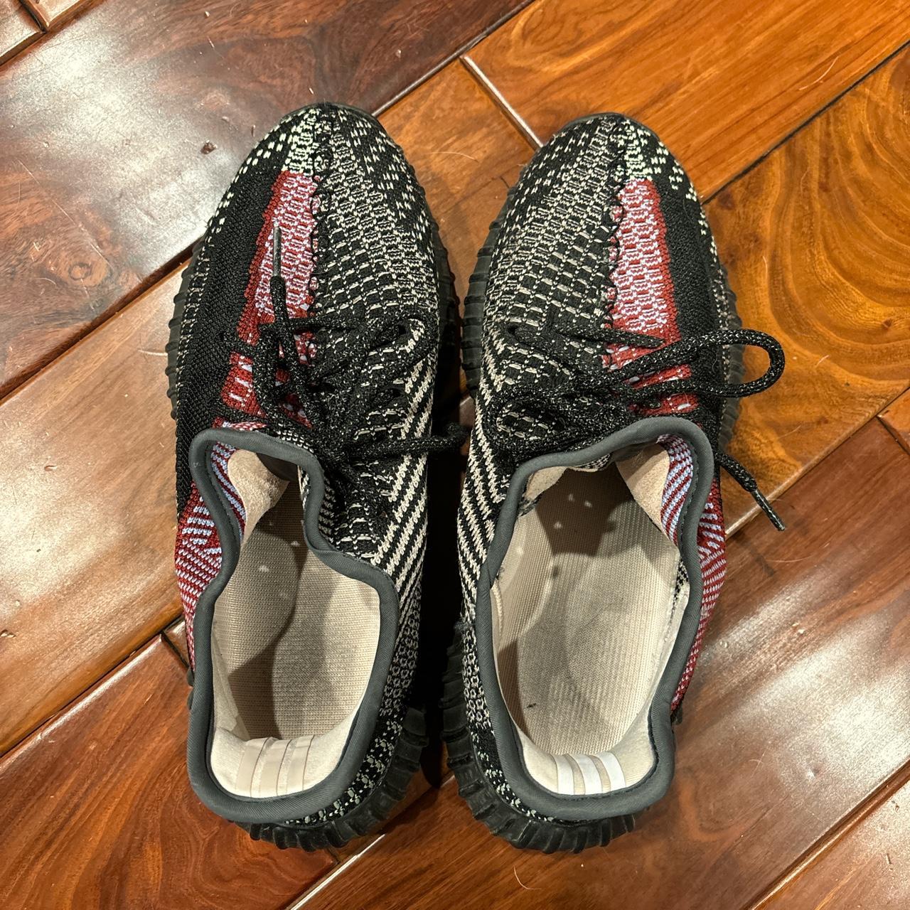 yecheil reflective on feet