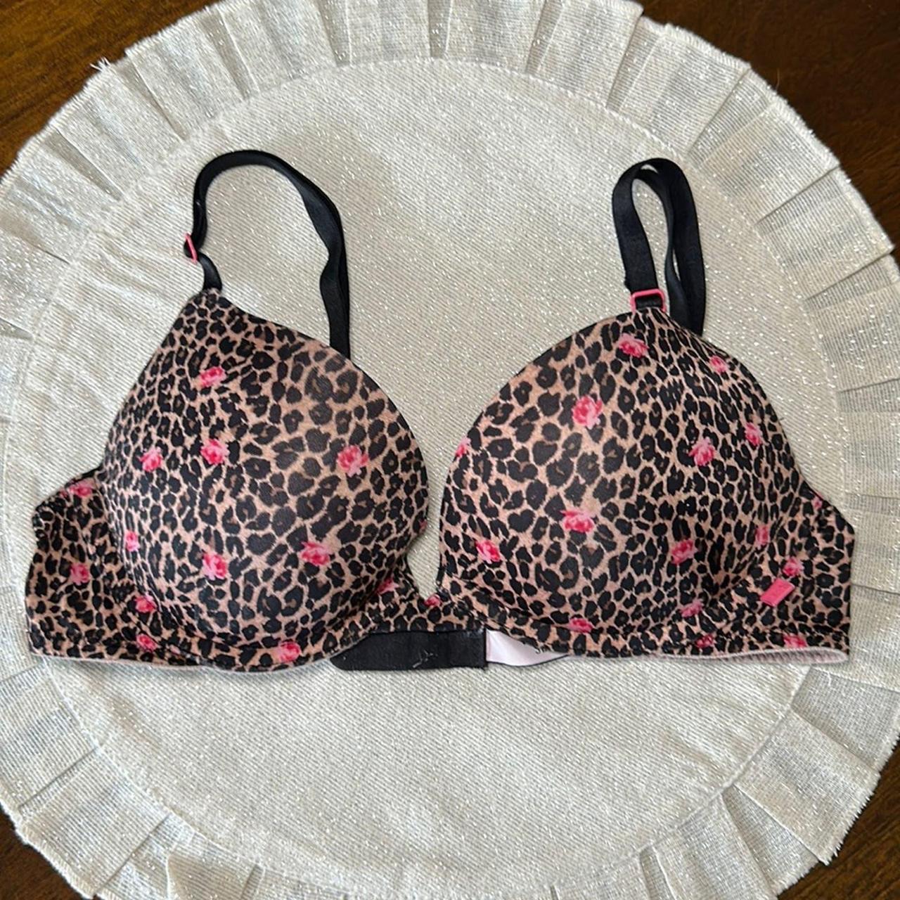 32B Victoria's Secret push-up bra in perfect - Depop