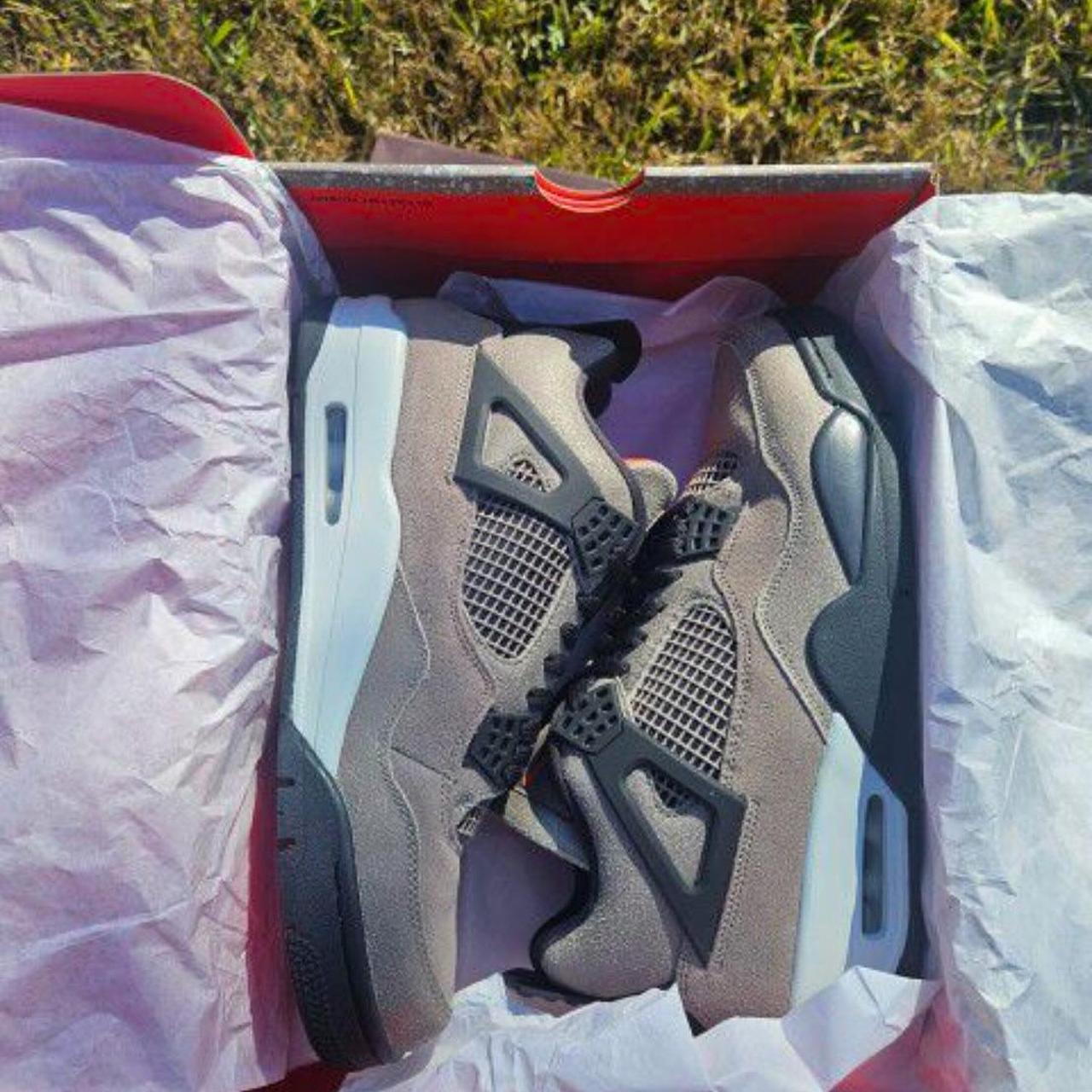 jordan4 taupe
