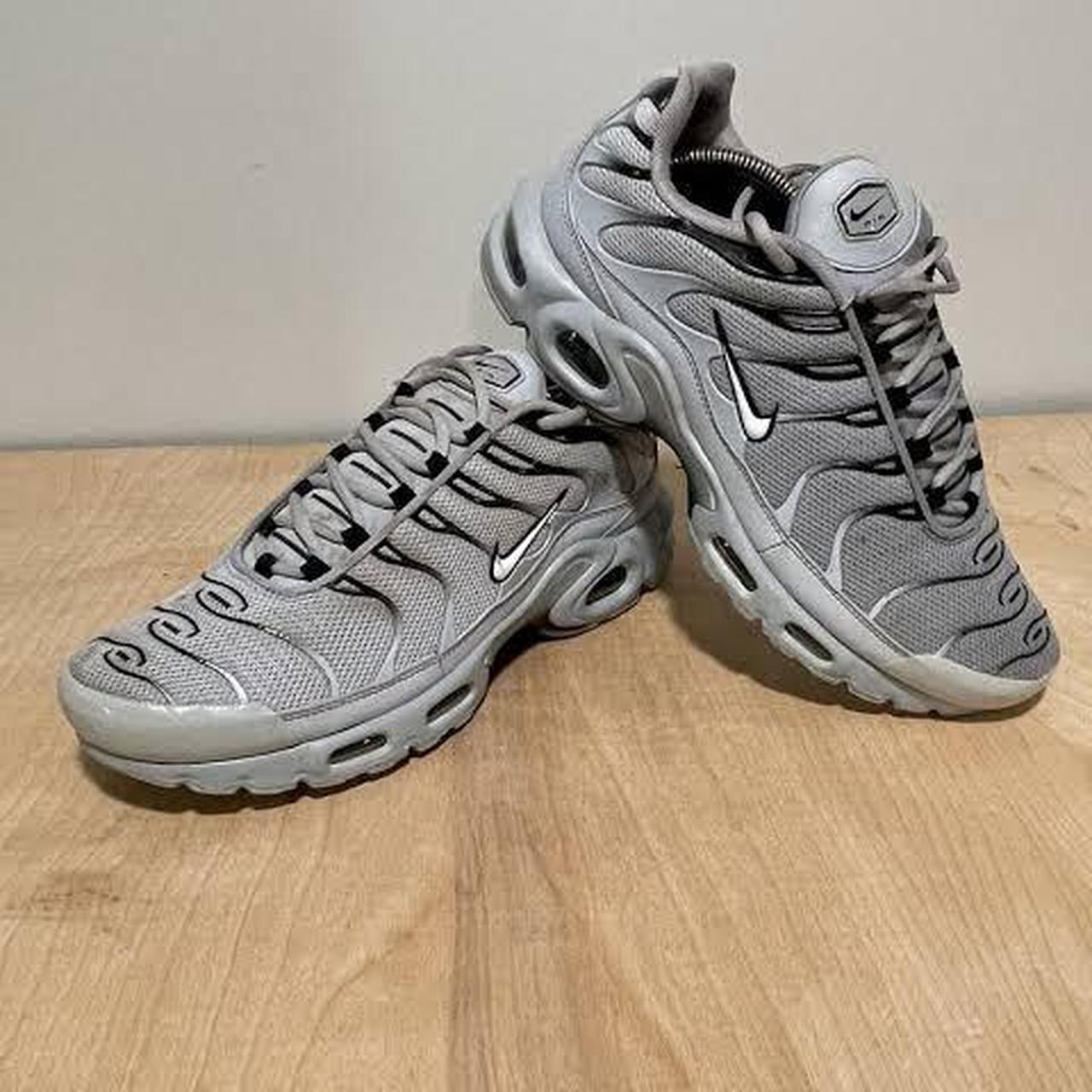 WOLF GREY TNS US8 - Depop