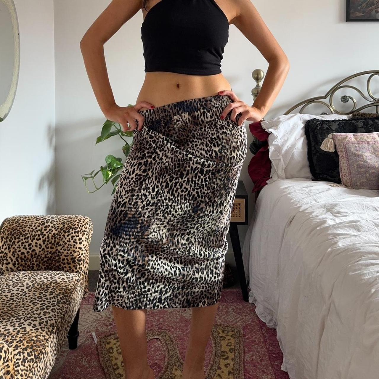 Vintage 90s leopard ruffled maxi skirt. Depop