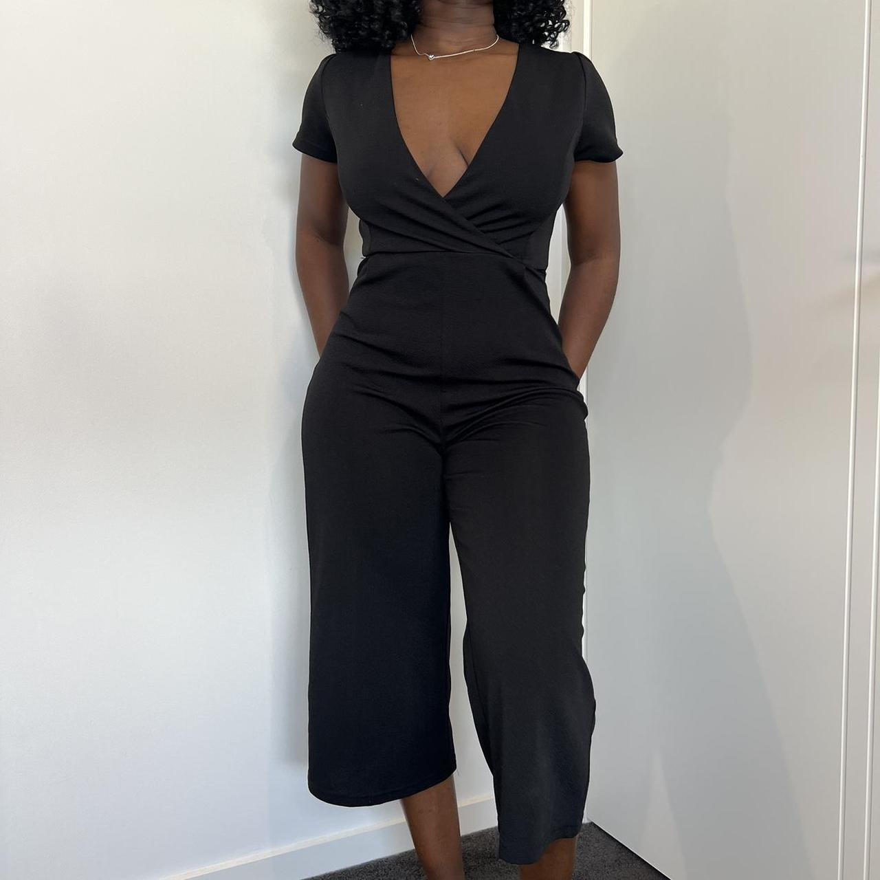 Temt Black jumpsuit with a deep V neckline and wide