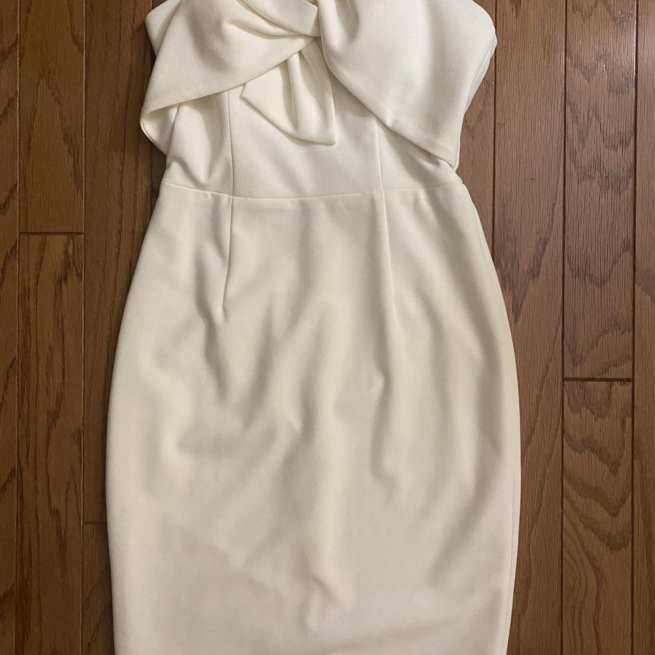 White strapless mini dress with bow, size 8 Never... - Depop