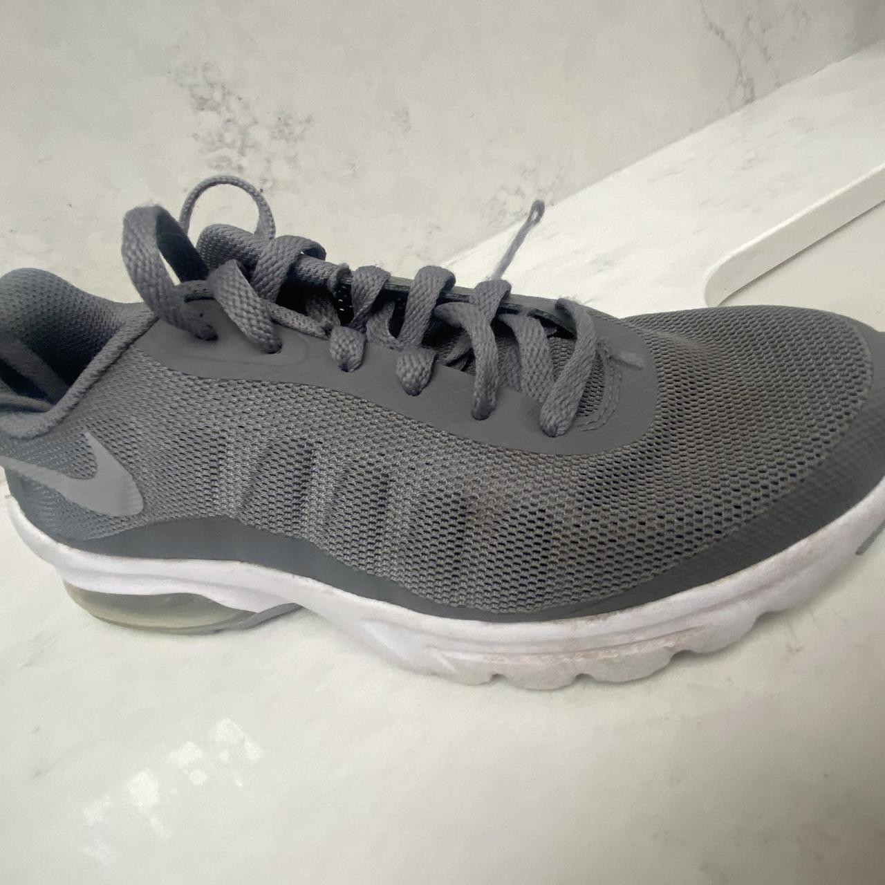 mens nike air max invigor grey