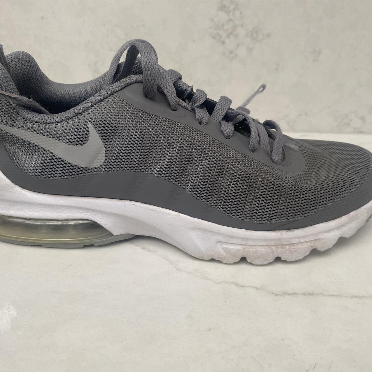mens nike air max invigor grey