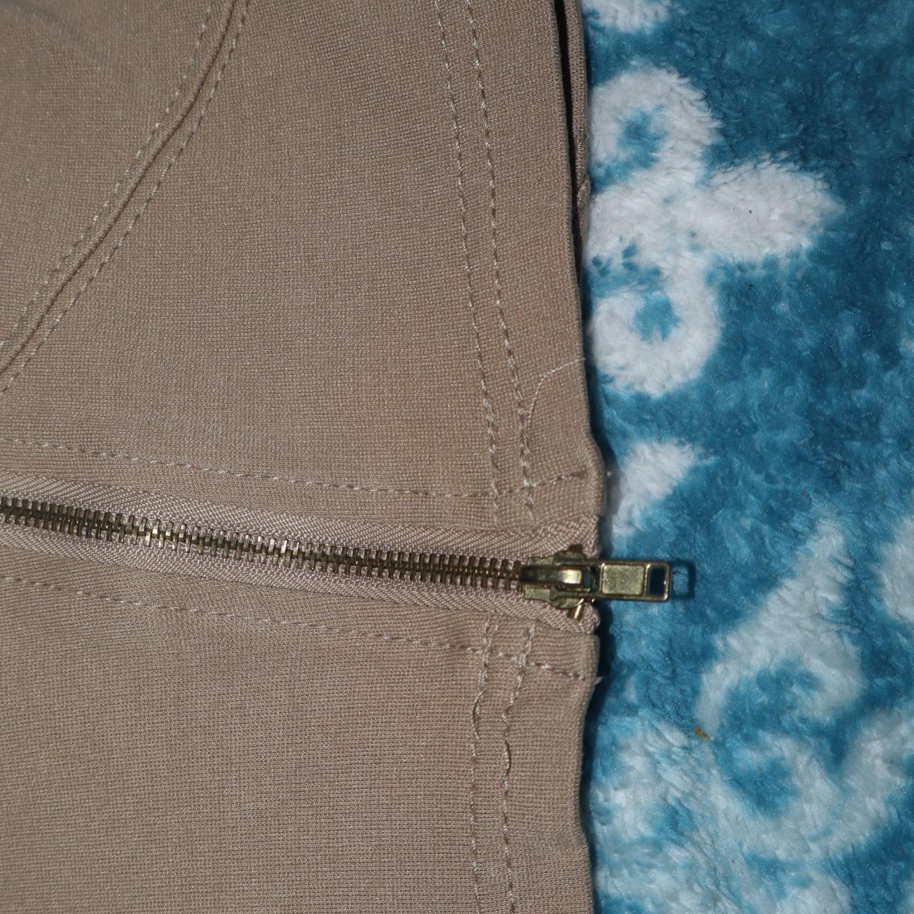 ACTIVE USA Women's Zipper Detail Mini Skirt Size... - Depop