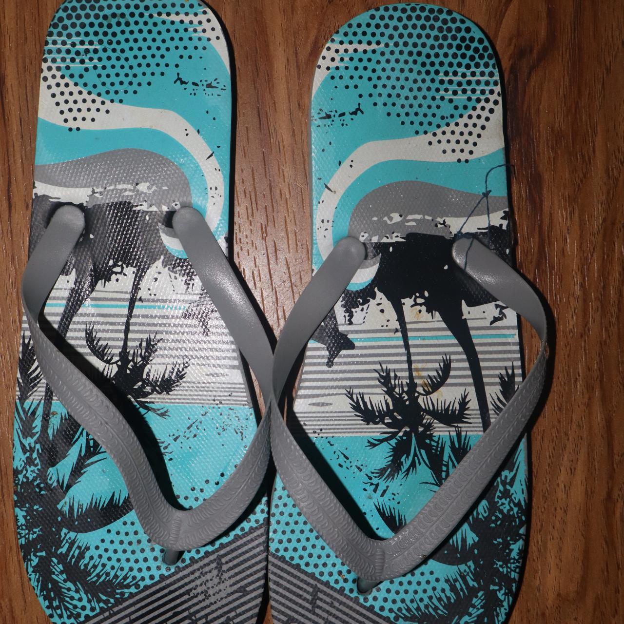 mens flip flops size 10