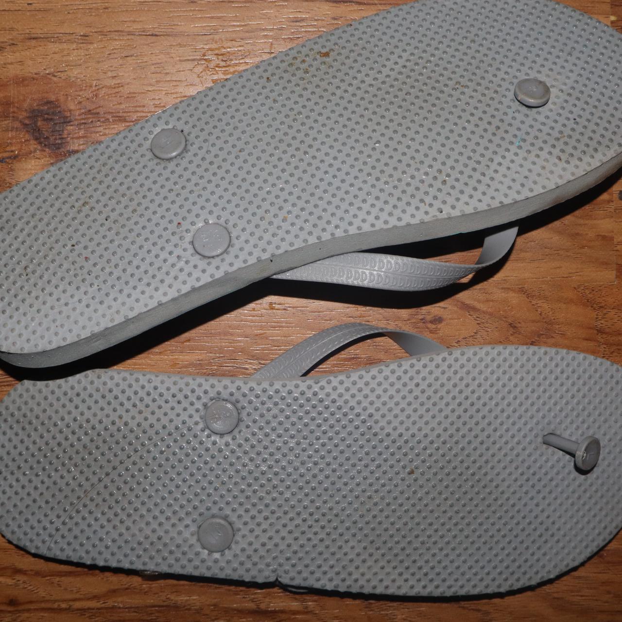 mens flip flops size 10