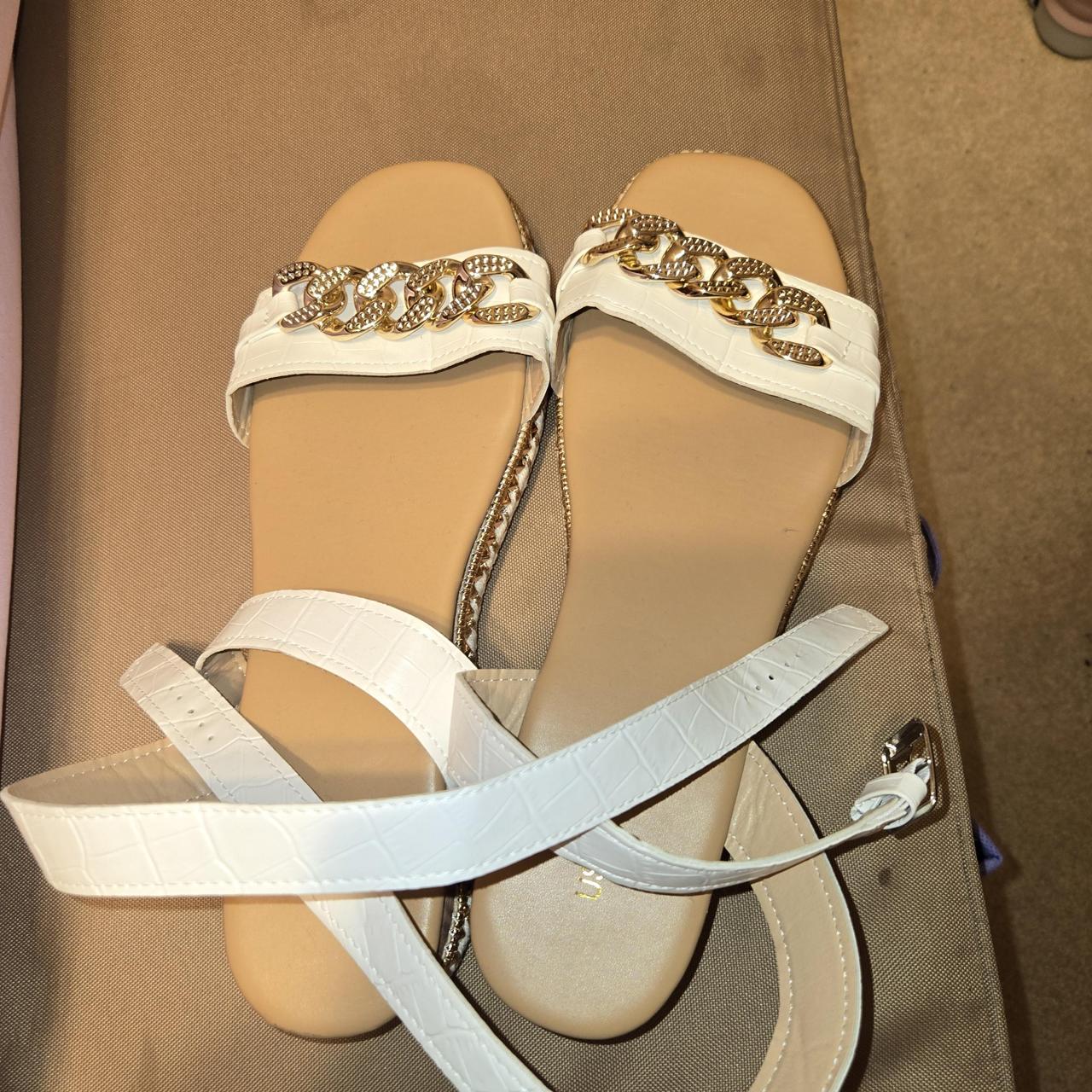 item listed by janelleunicorn