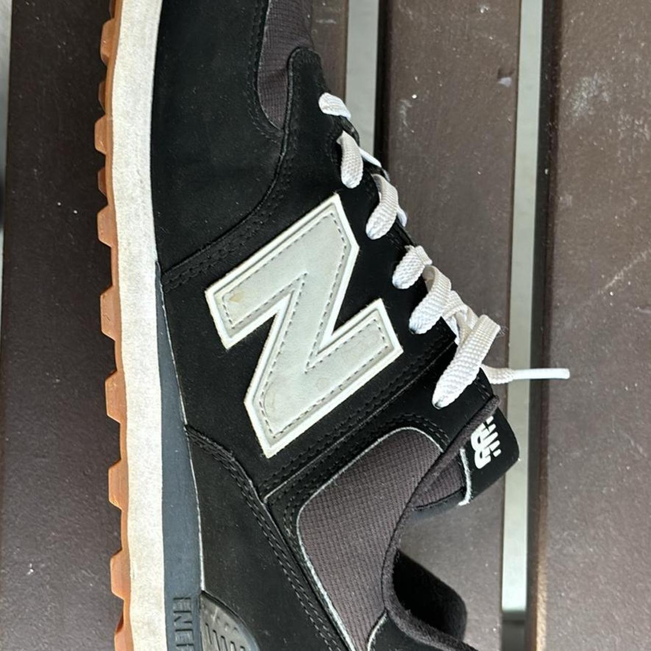 New Balance Men's Black and Grey Trainers (6)