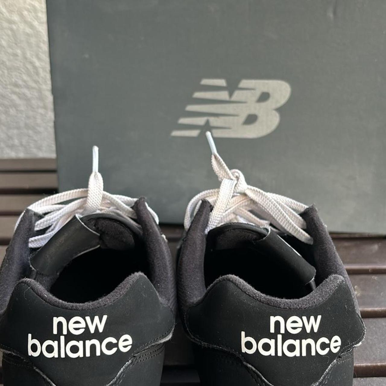 New Balance Men's Black and Grey Trainers (8)
