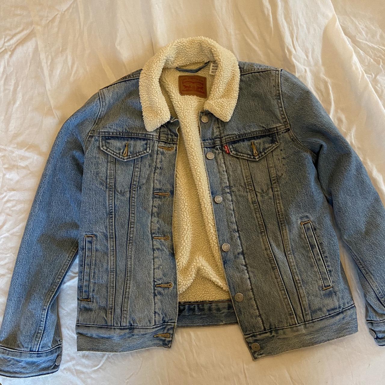 Size medium Levi’s women’s sherpa lined denim... - Depop