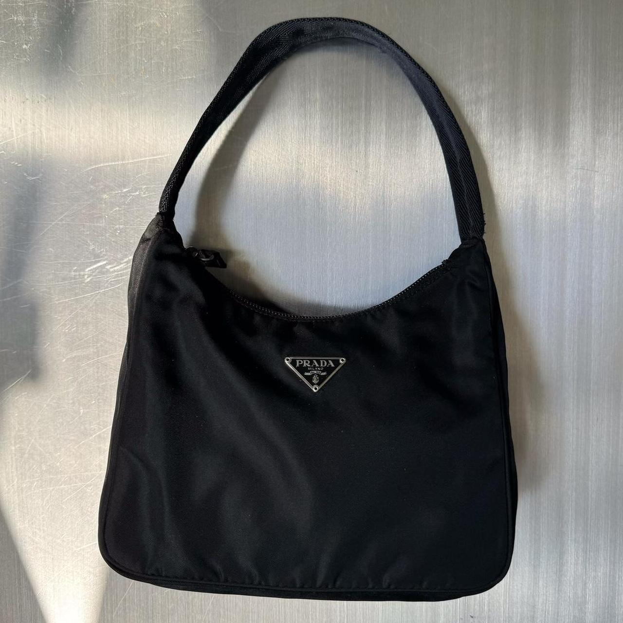 レア【PRADA】ブラック ナイロン ロゴ TESSUTO ミニ バッグ Prada Mini Tessuto Nylon Logo Bag in Black This | Depop