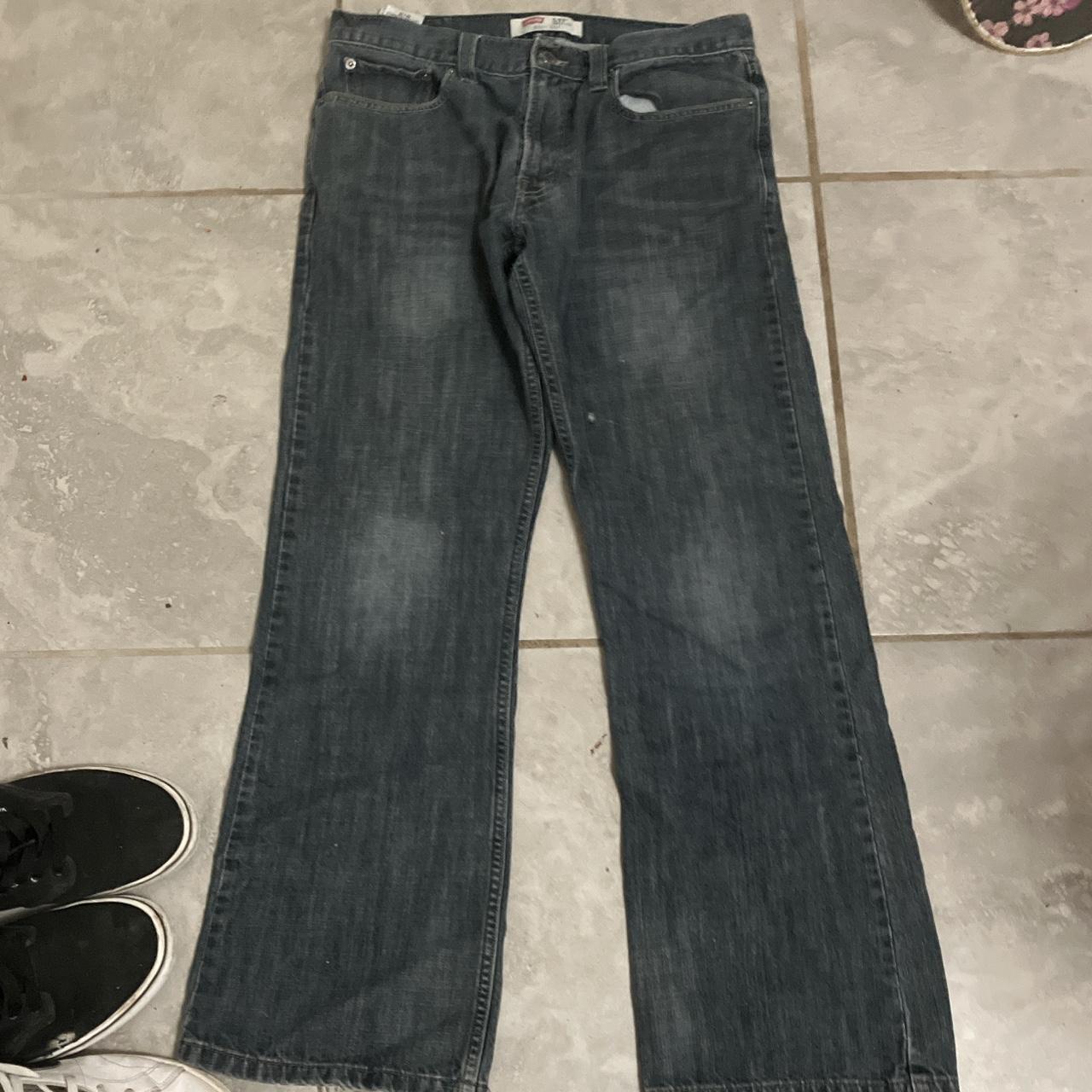 Levi’s jeans size 33x30 !!! HAS HEELBITE !!! - Depop