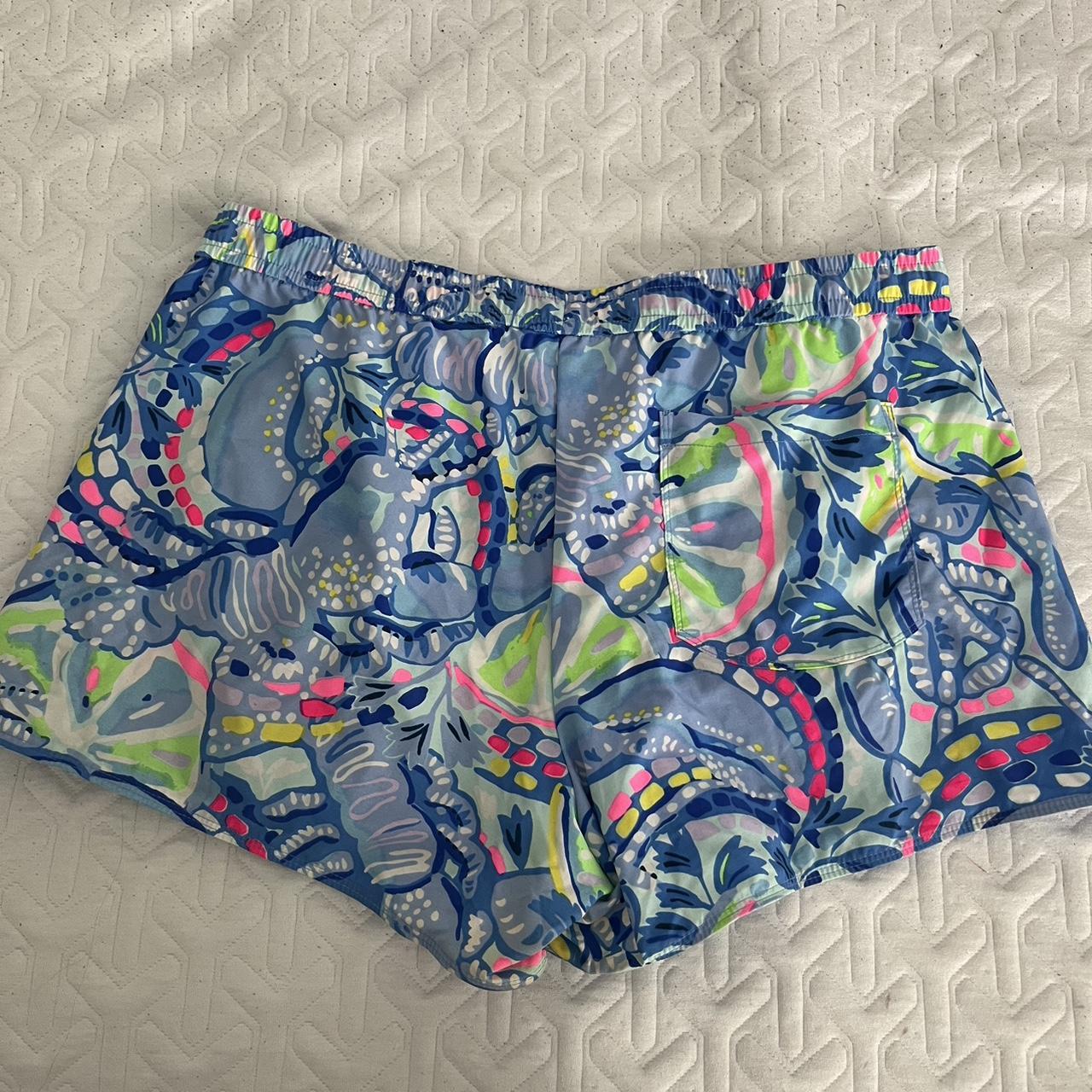 Large Lilly Pulitzer Shorts - Depop