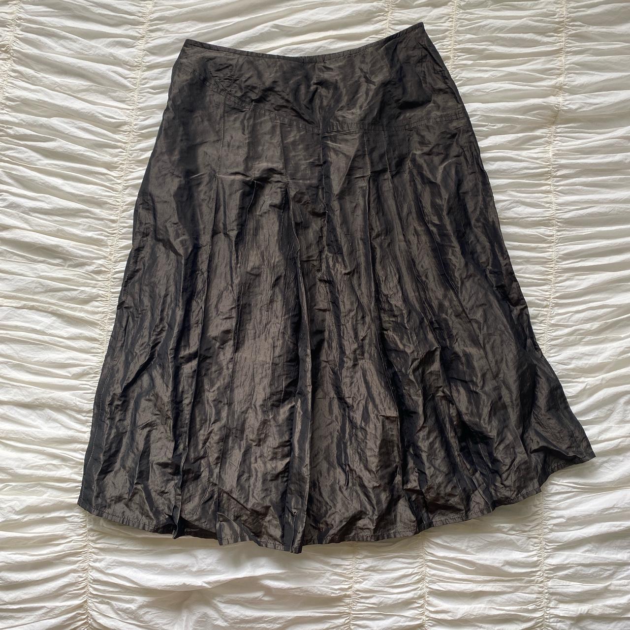 Gorgeous textured brown midi skirt Shown on a 6... - Depop