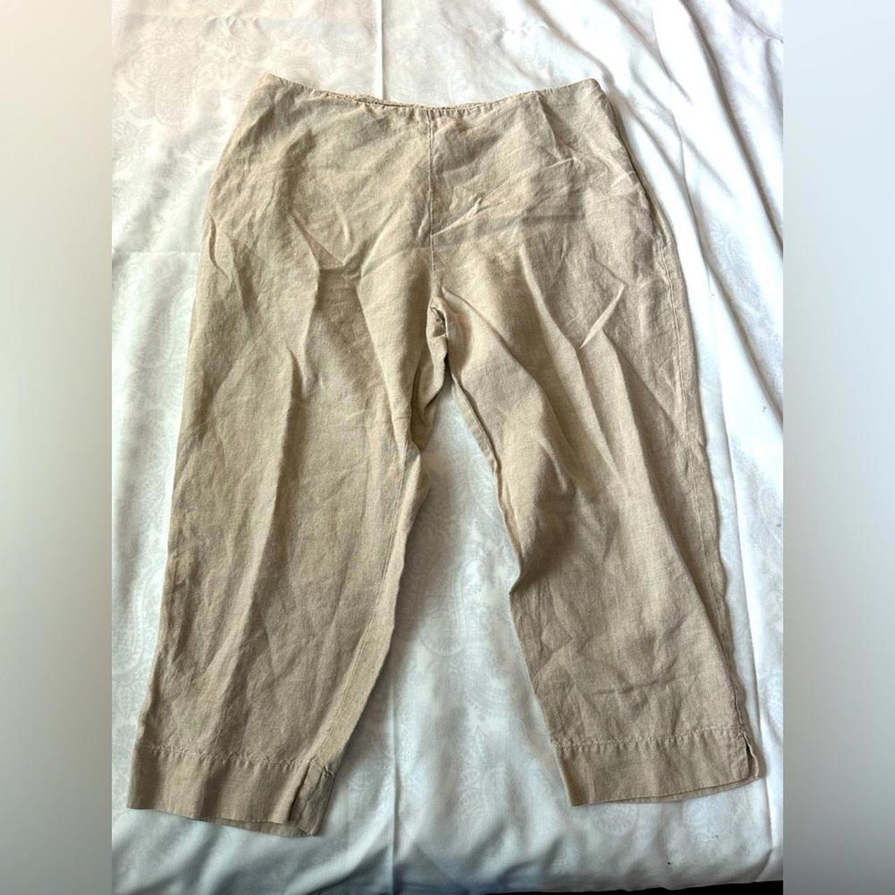 Capri pants , Zip closure at side, Flat front, No pockets