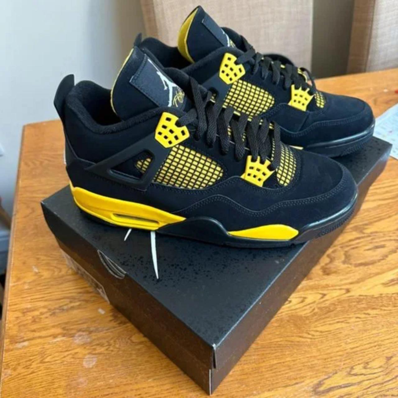 Jordan 4 Thunders wore a few times no damage size 9 - Depop