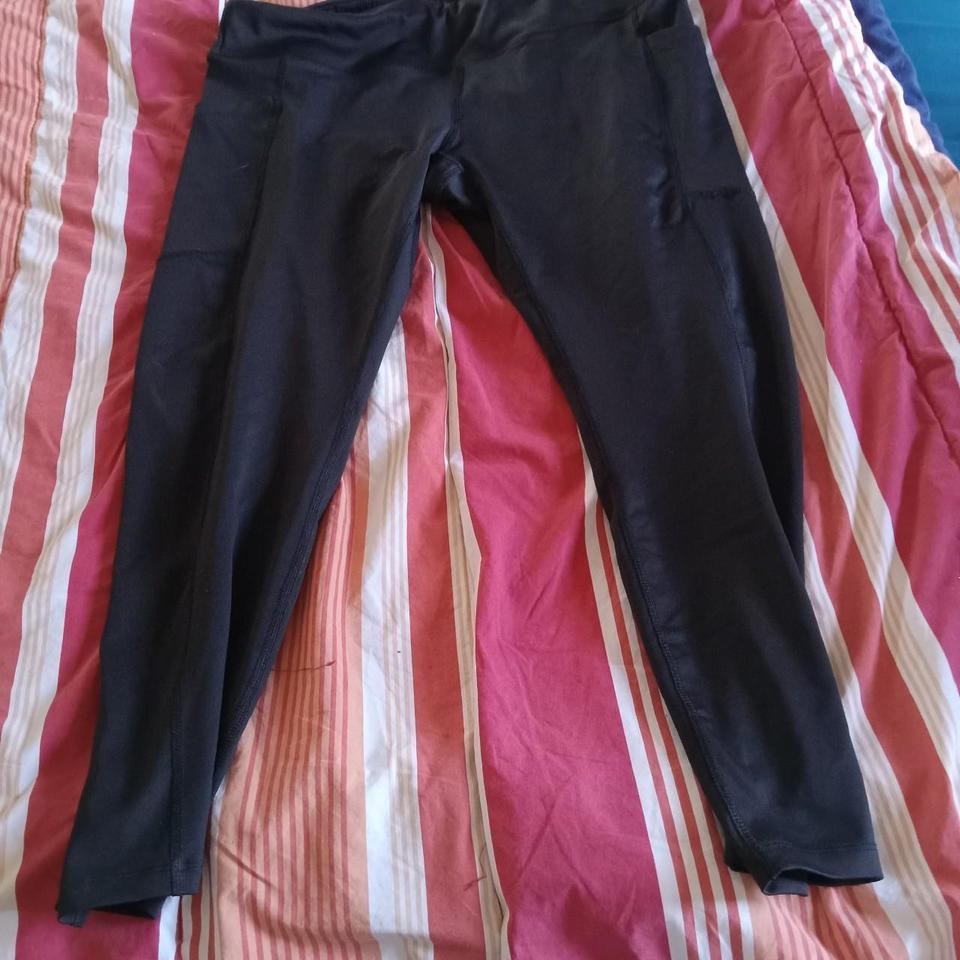 Avía grey and black large leggings with pockets - Depop