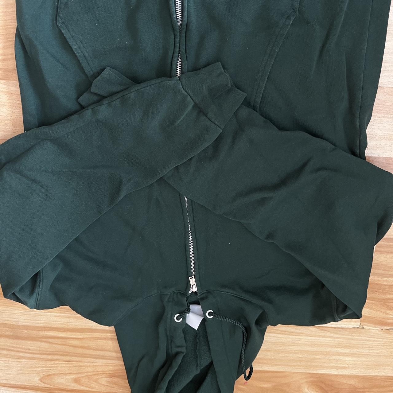 Men’s small forest green hanes zip up - Depop