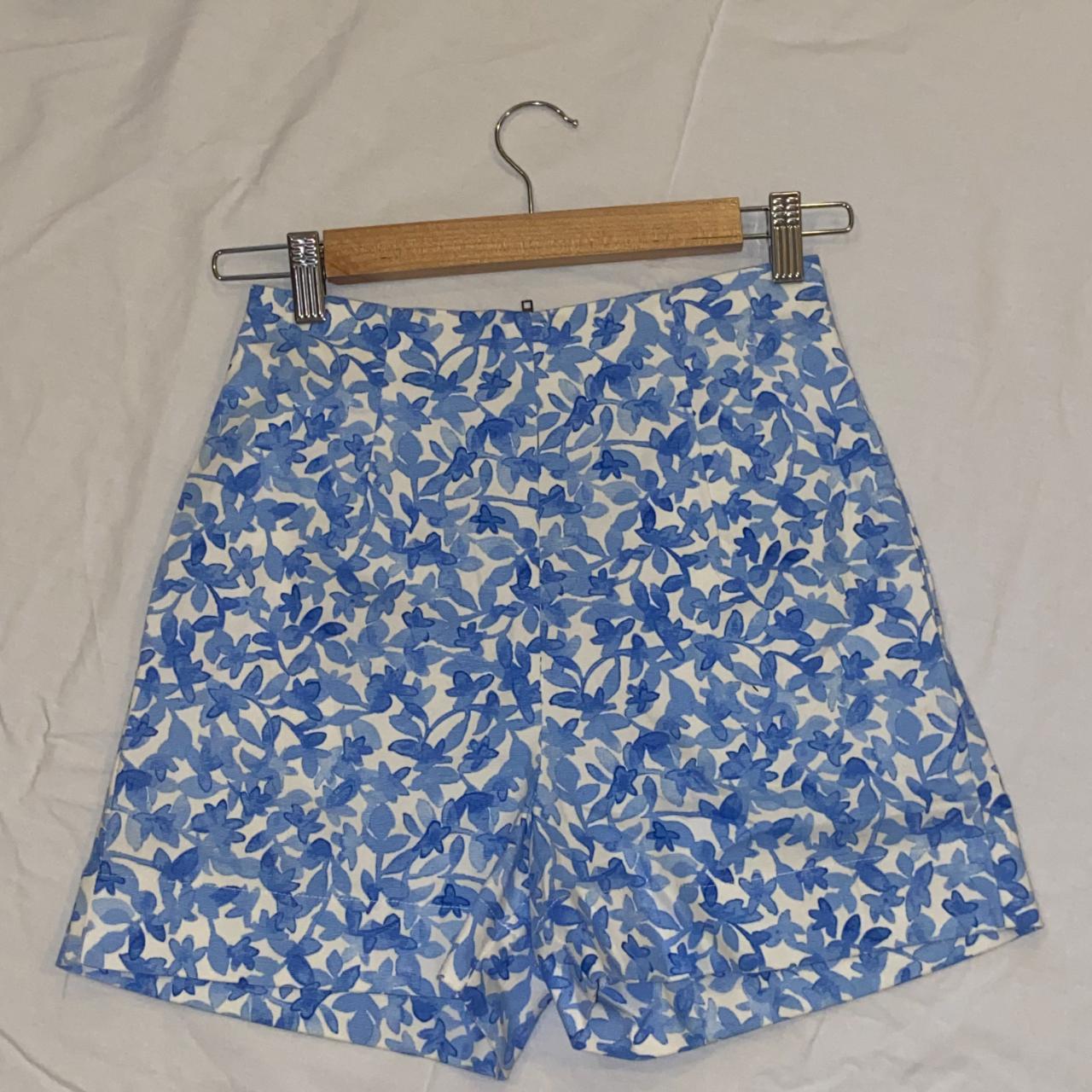 Glassons floral blue pants, size 6, never worn. - Depop