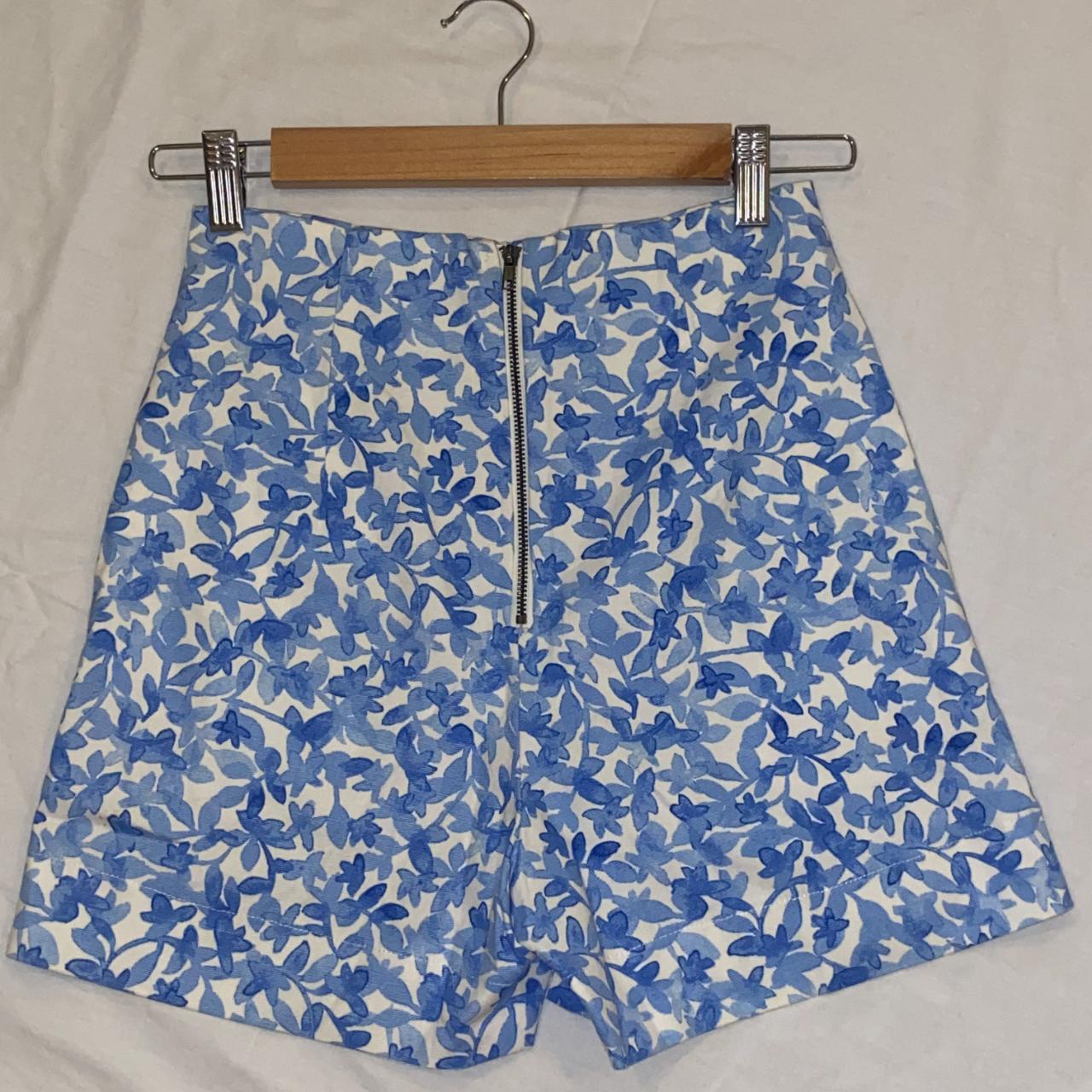 Glassons floral blue pants, size 6, never worn. - Depop