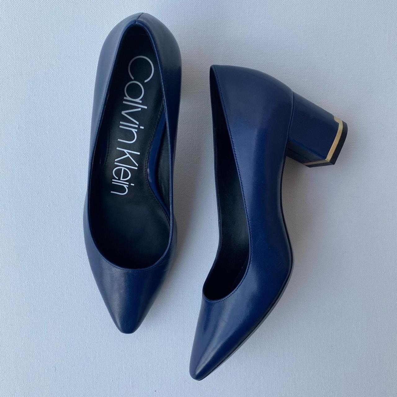 Calvin klein navy blue pumps best sale