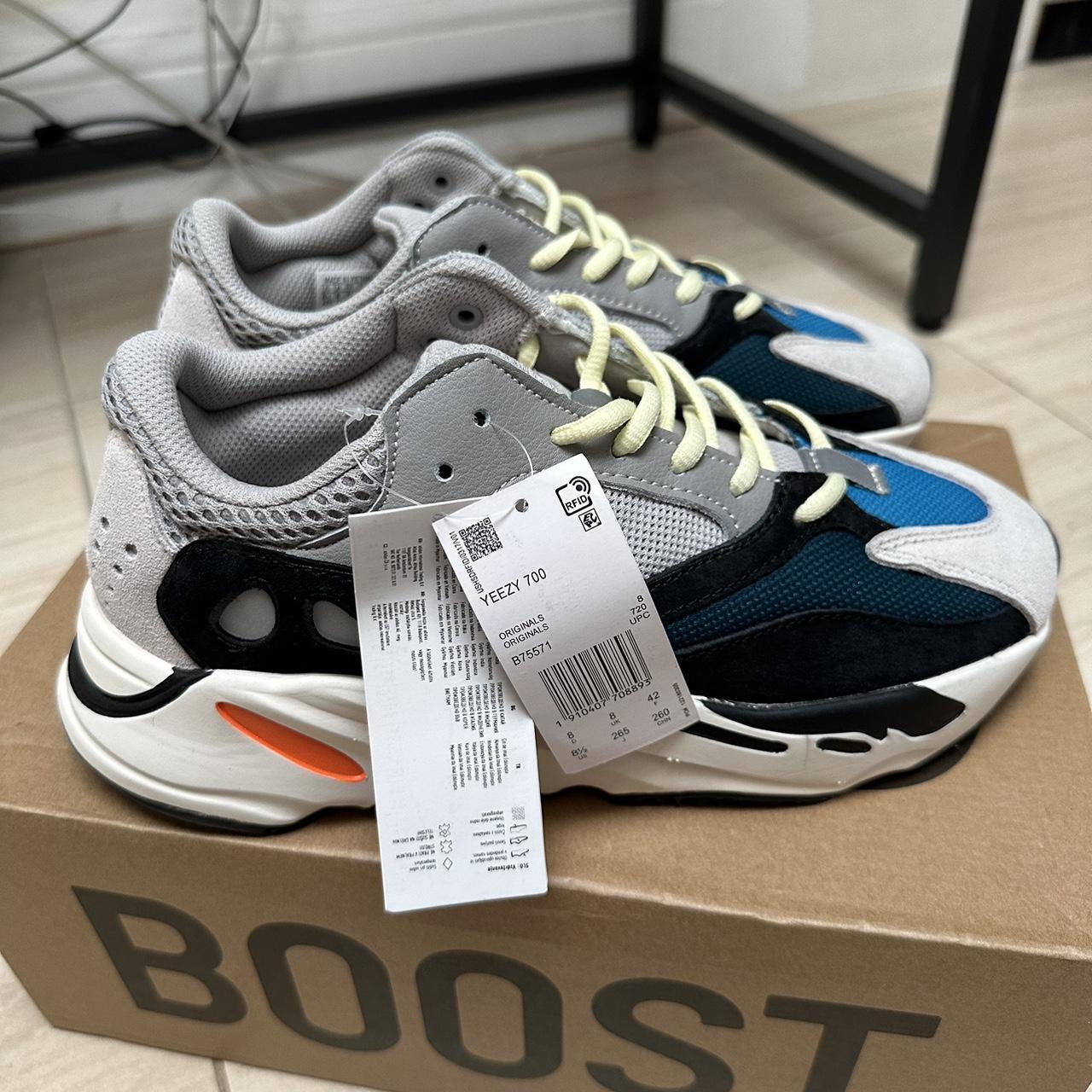 YEEZY BOOST 700 WAVE RUNNER - Depop