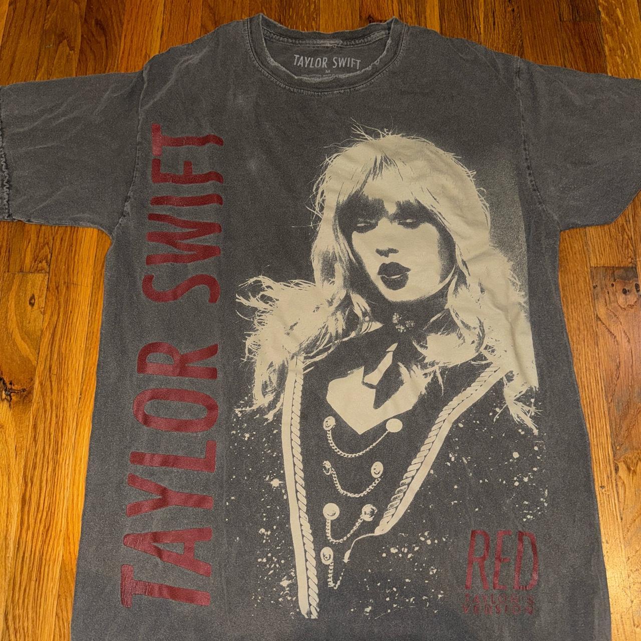 Vestido tipo camiseta del Folklore Anniversary Collection de Taylor Swift  exclusivo de UO