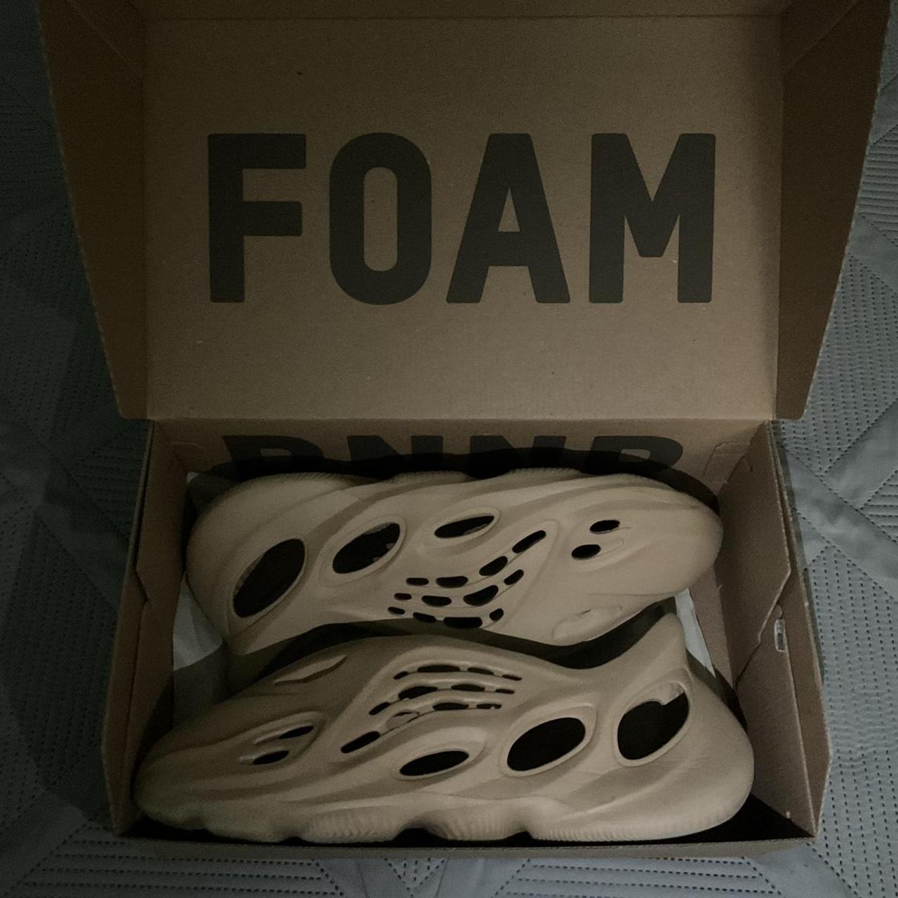 yeezy foamrnnr