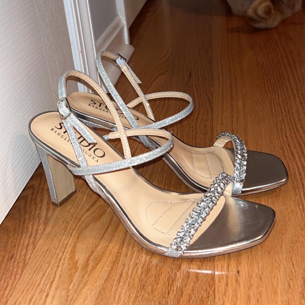 badgley mischka silver heels