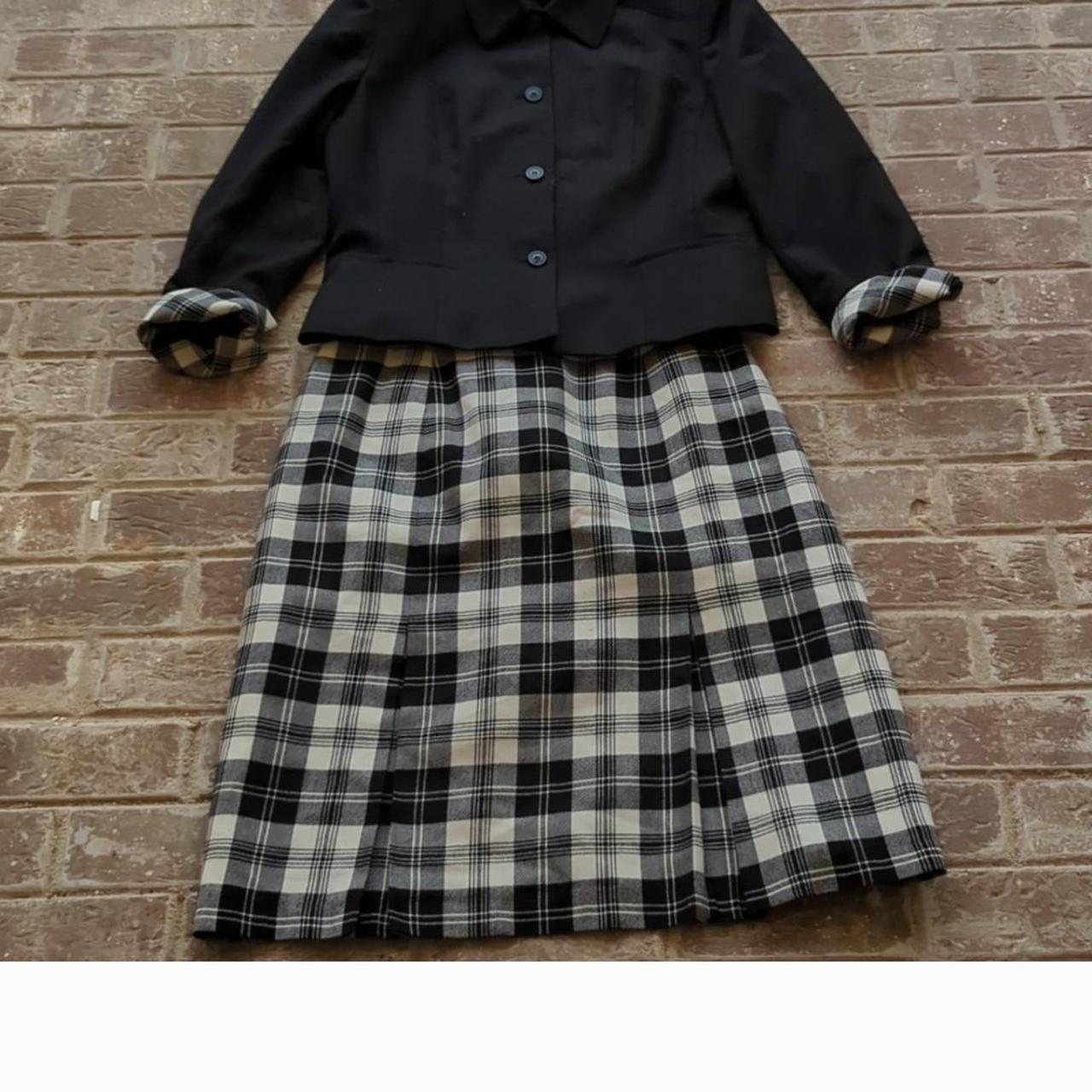 Black shop and white plaid skirt suit