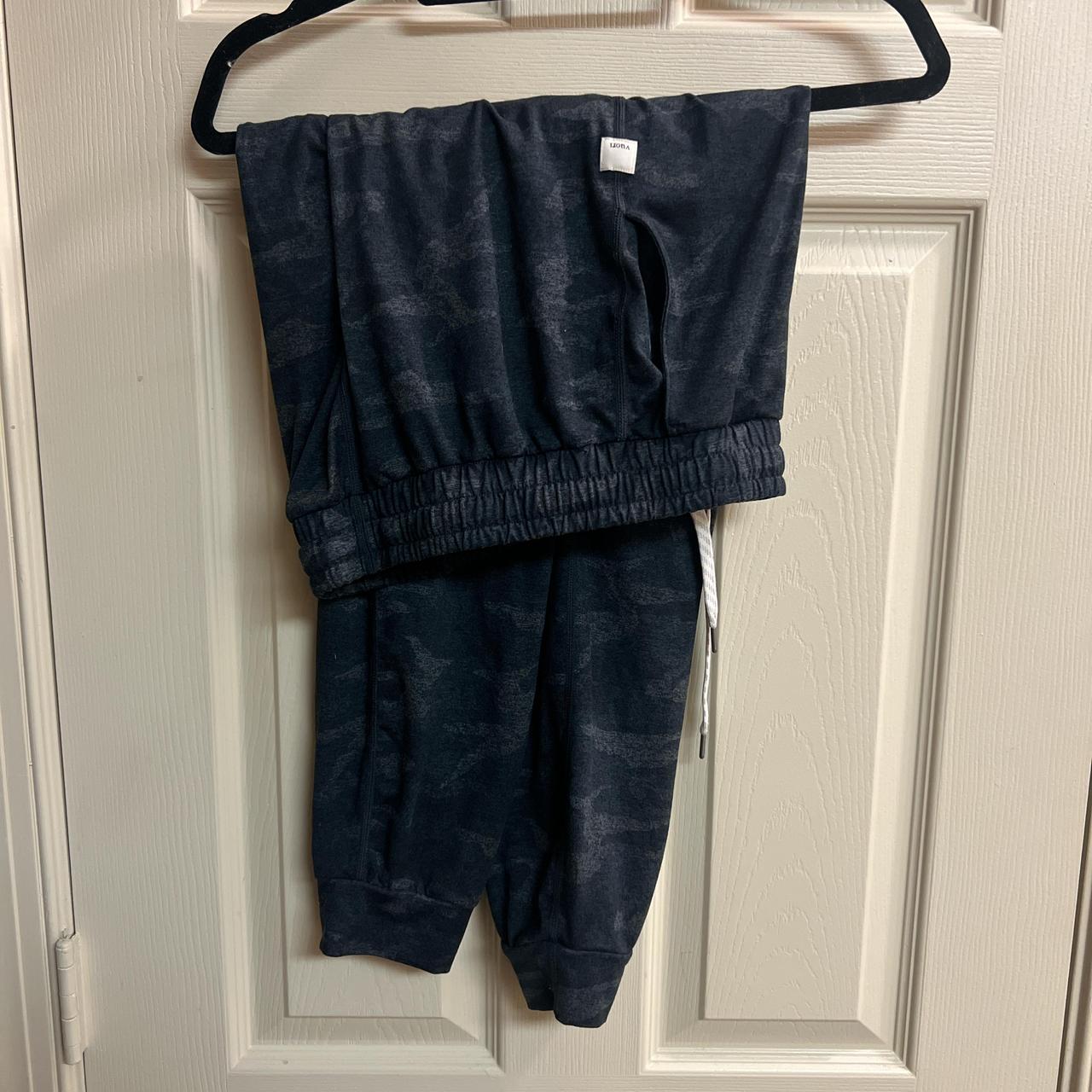 item listed by apizzzle