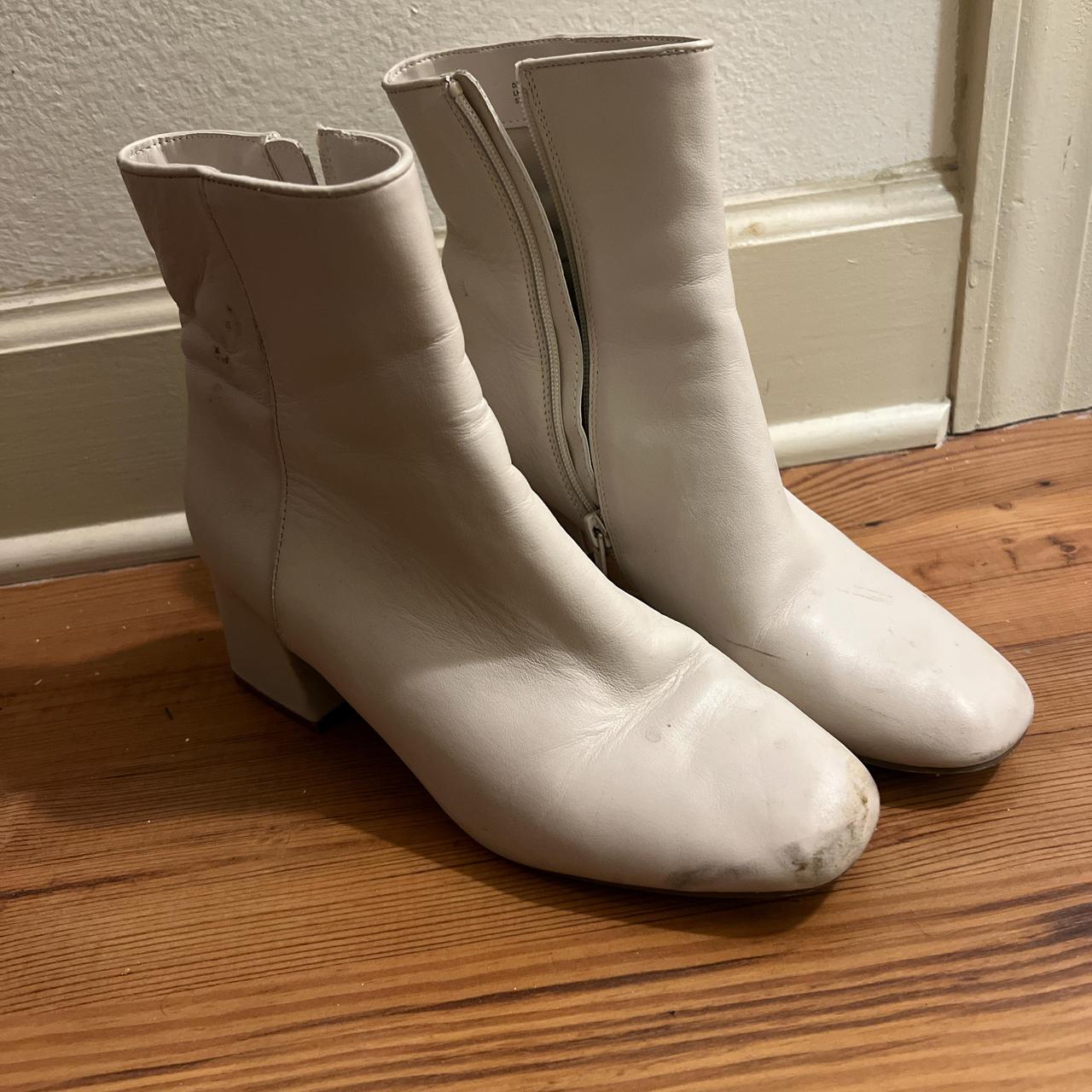 item listed by apizzzle