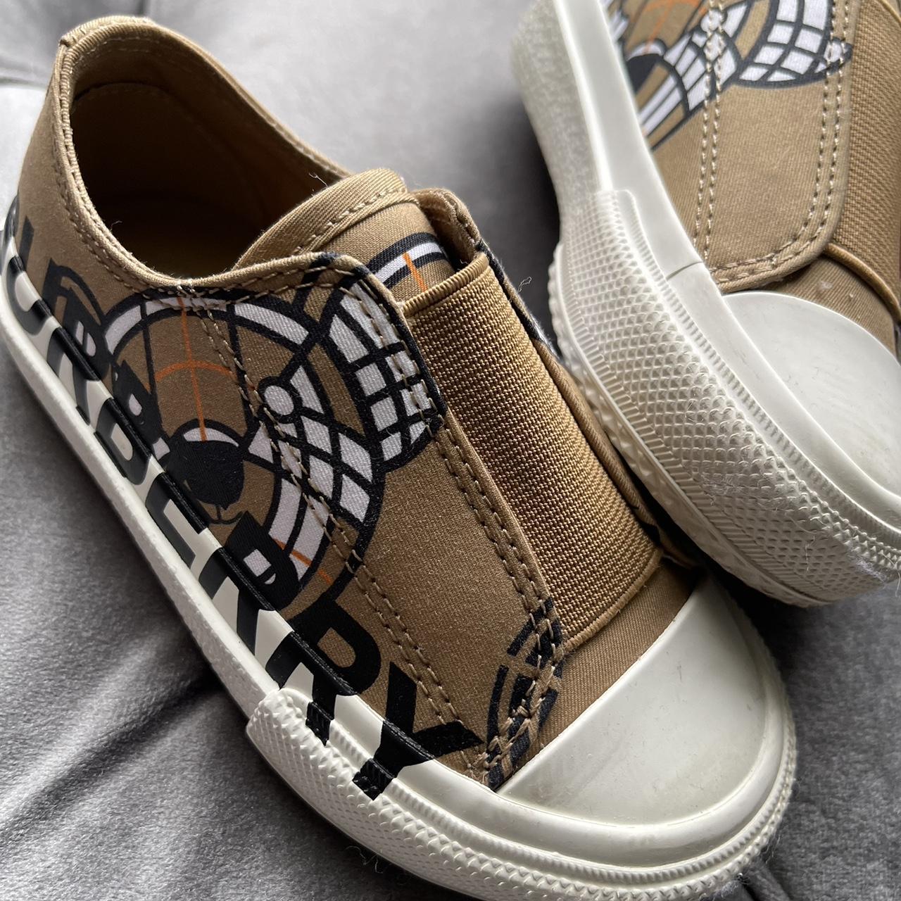 Burberry toddler shoe sz sale 23