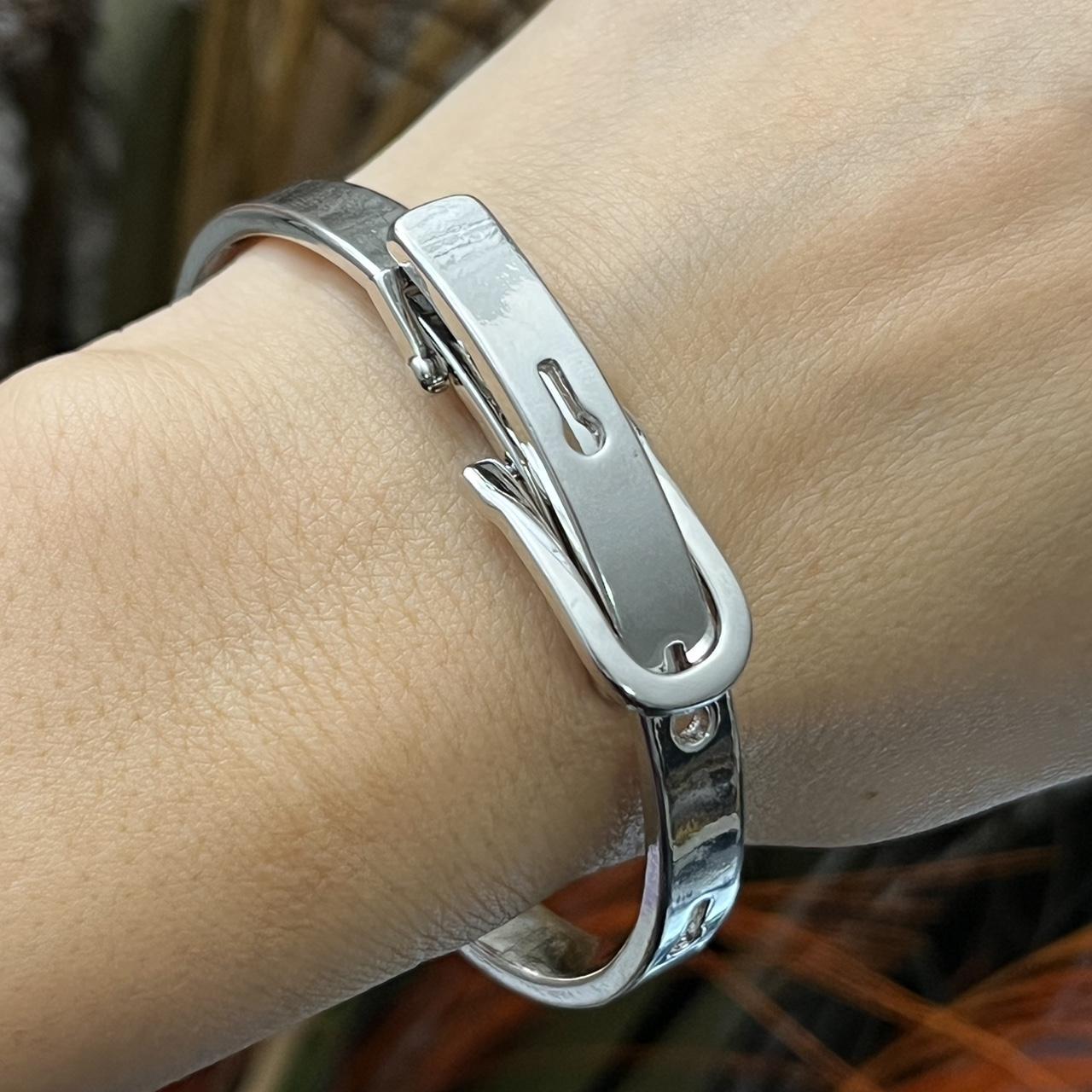 item listed by oliviablue2107