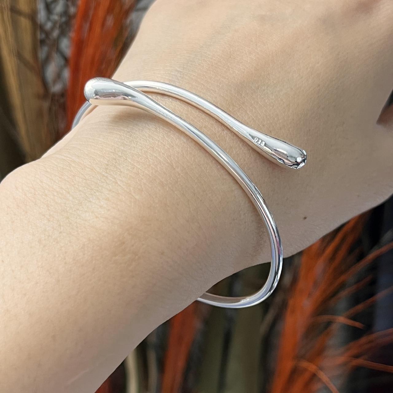 item listed by oliviablue2107