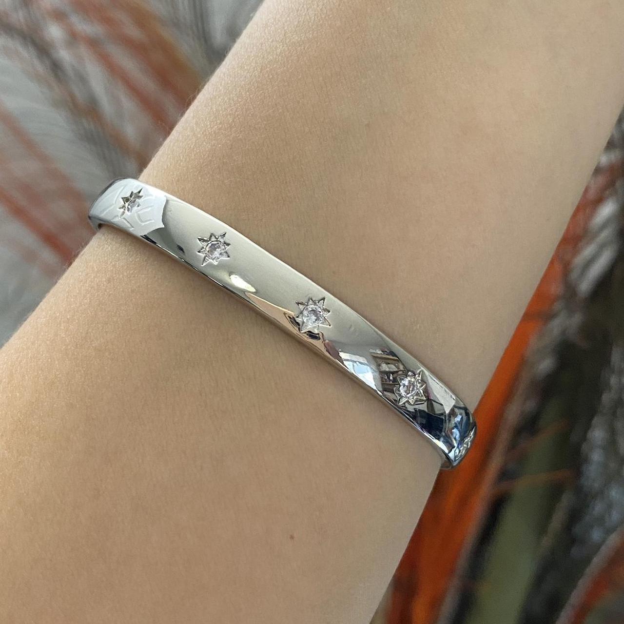 item listed by oliviablue2107