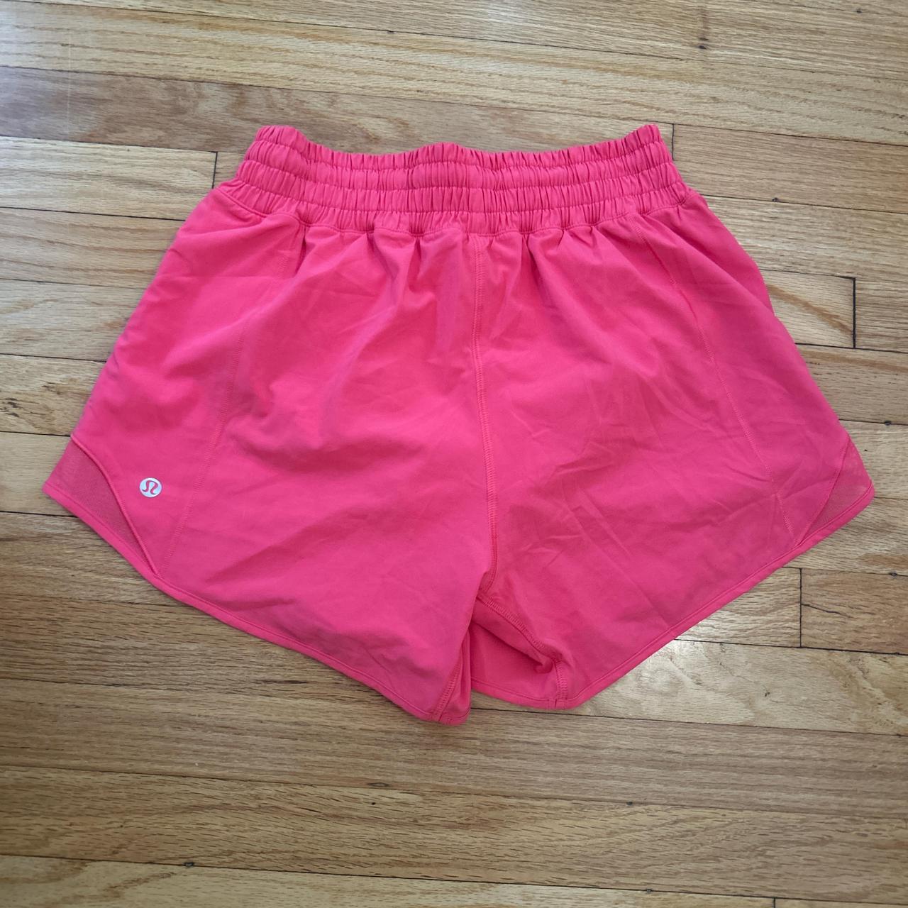 Lulu Lemon Coral Pink 4” Hotty Hot Shorts in Size