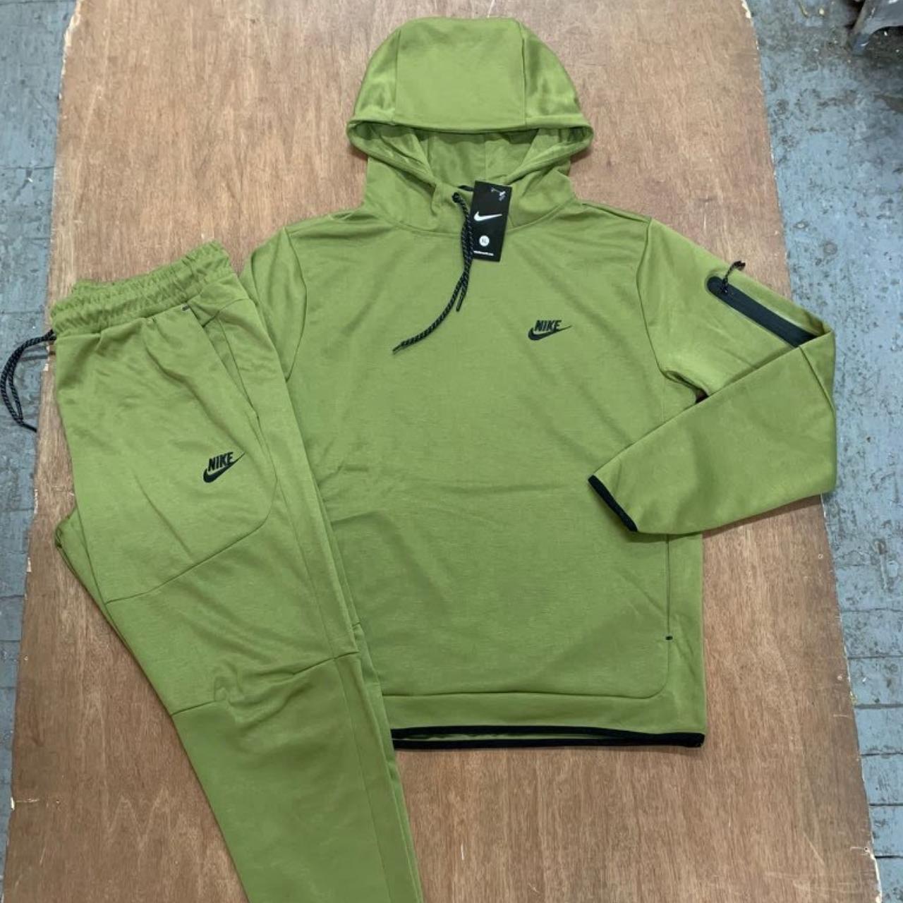 Green Men comfortiable Nike Sweatsuit